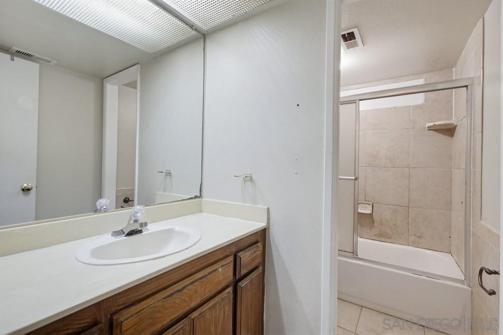 Detail Gallery Image 16 of 34 For 1741  Anza Ave, Vista,  CA 92084 - 5 Beds | 2 Baths