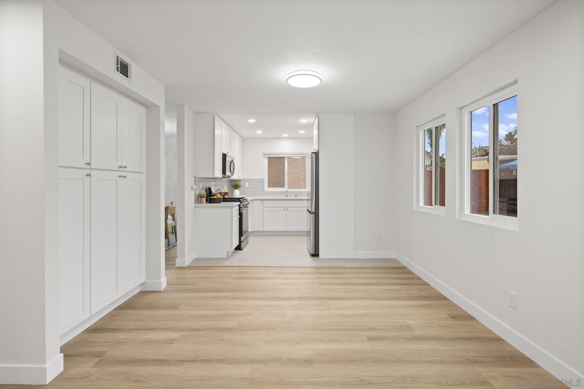 Detail Gallery Image 12 of 42 For 4468  White Pine Way, Oceanside,  CA 92057 - 3 Beds | 2/1 Baths