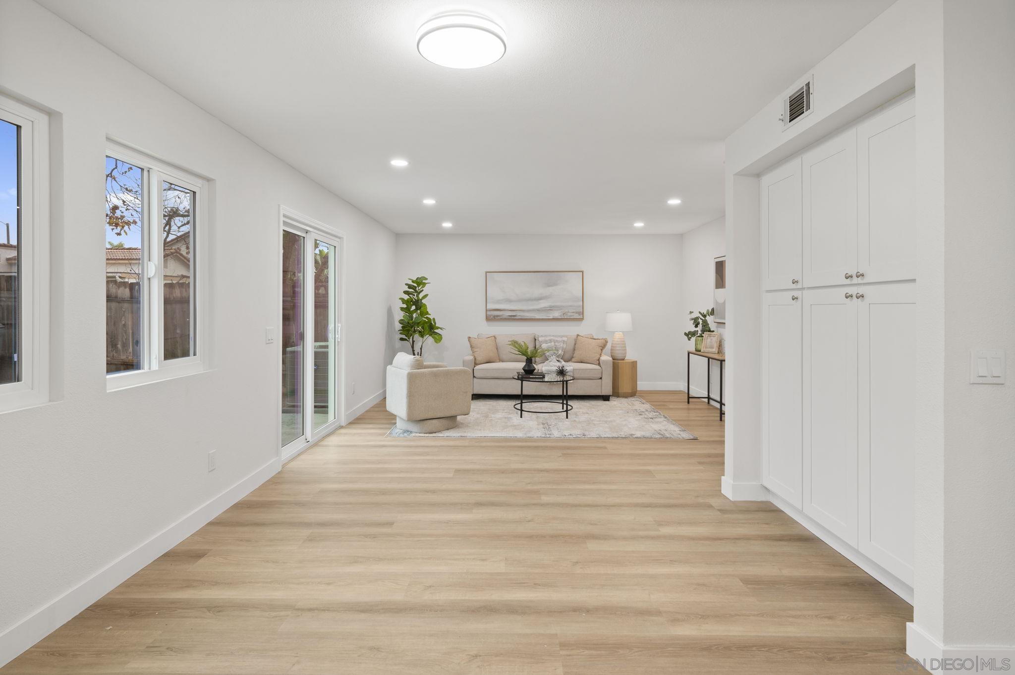 Detail Gallery Image 13 of 42 For 4468  White Pine Way, Oceanside,  CA 92057 - 3 Beds | 2/1 Baths