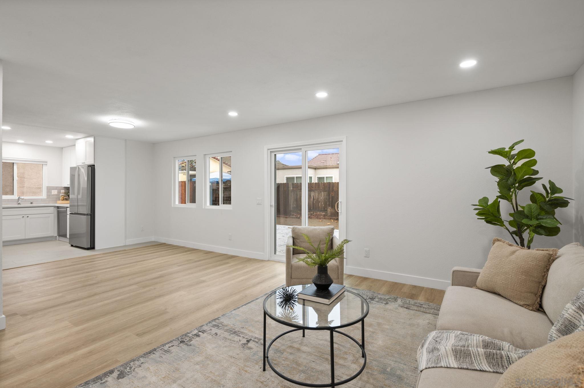 Detail Gallery Image 16 of 42 For 4468  White Pine Way, Oceanside,  CA 92057 - 3 Beds | 2/1 Baths