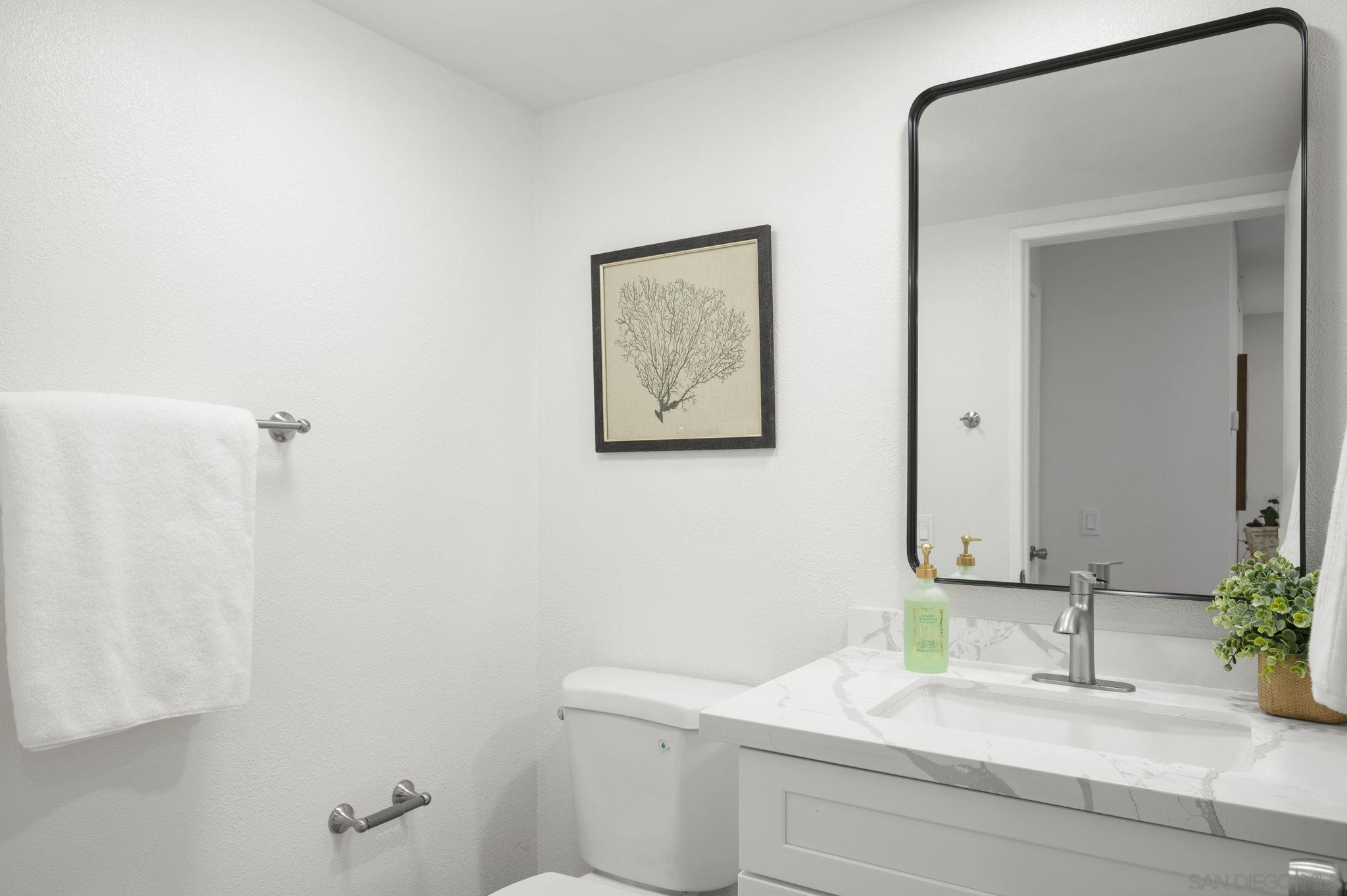 Detail Gallery Image 17 of 42 For 4468  White Pine Way, Oceanside,  CA 92057 - 3 Beds | 2/1 Baths