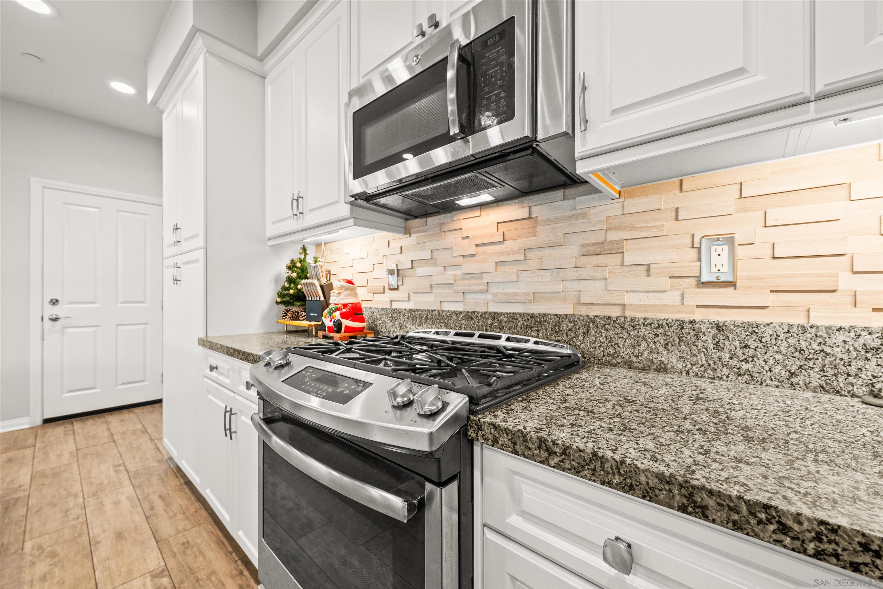 Detail Gallery Image 18 of 57 For 940  Rolling Dunes Way, San Diego,  CA 92154 - 5 Beds | 3 Baths