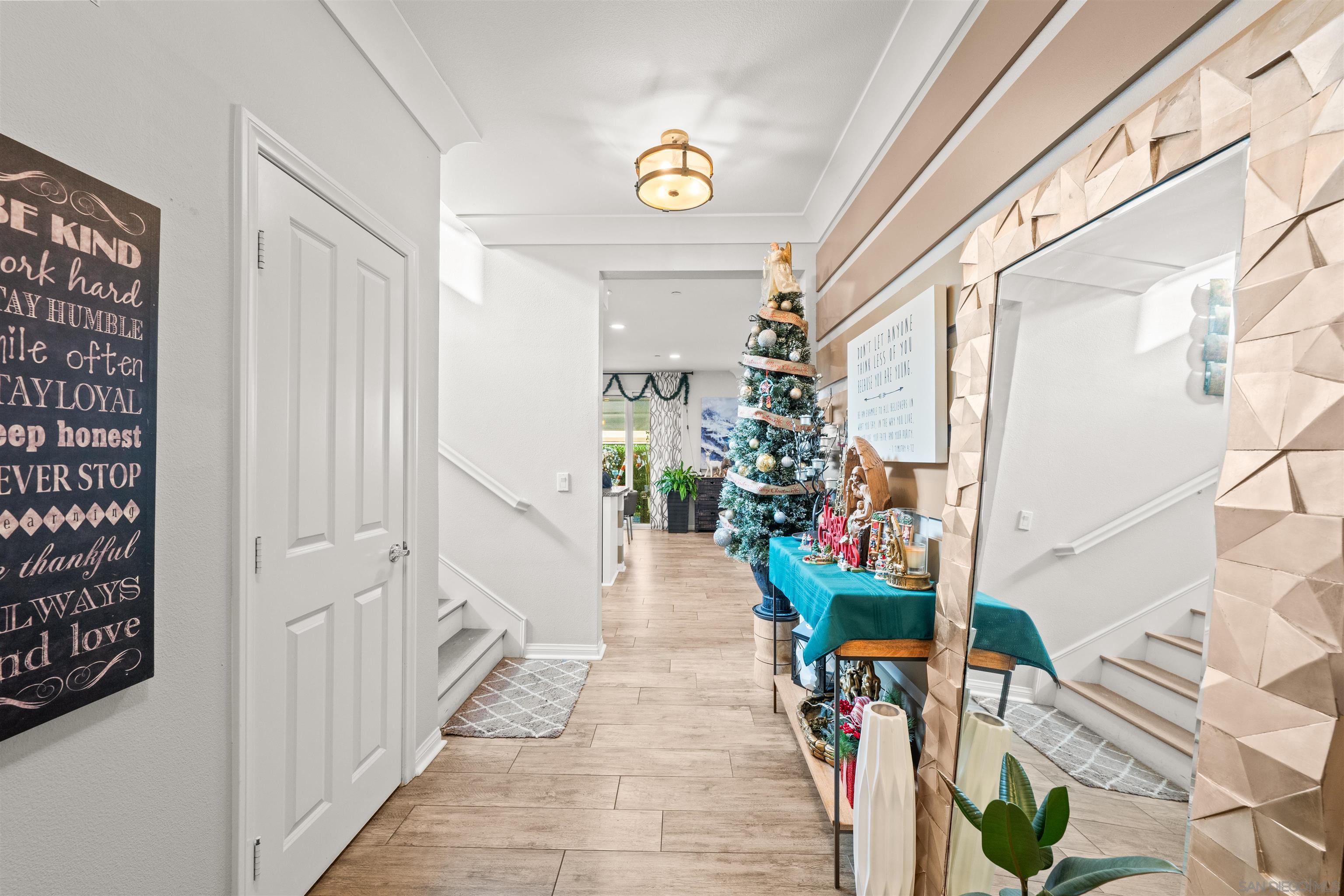 Detail Gallery Image 7 of 57 For 940  Rolling Dunes Way, San Diego,  CA 92154 - 5 Beds | 3 Baths