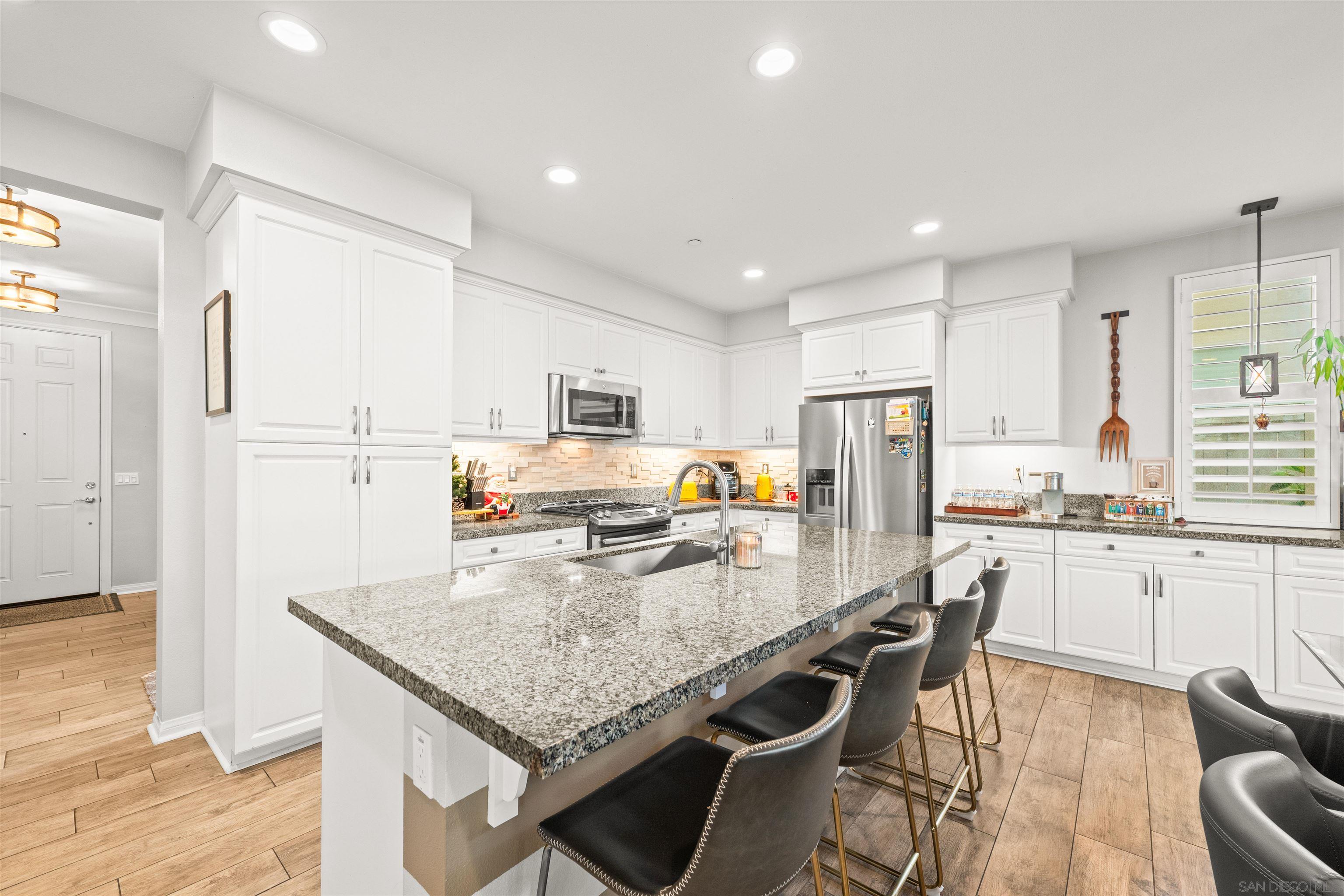 Detail Gallery Image 8 of 57 For 940  Rolling Dunes Way, San Diego,  CA 92154 - 5 Beds | 3 Baths