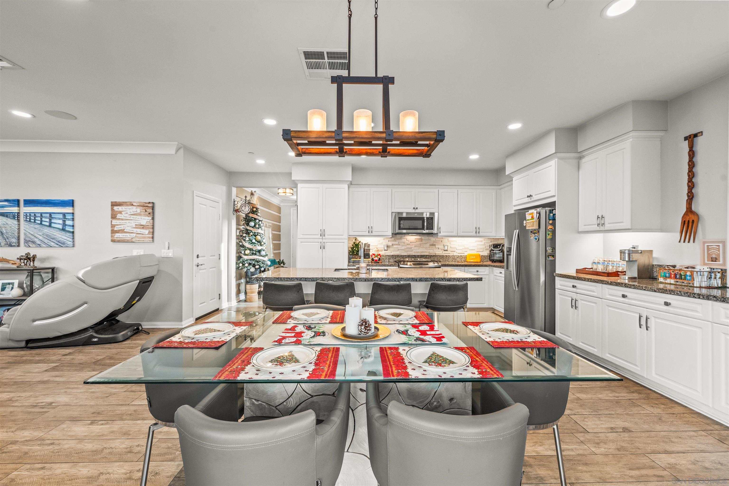 Detail Gallery Image 9 of 57 For 940  Rolling Dunes Way, San Diego,  CA 92154 - 5 Beds | 3 Baths