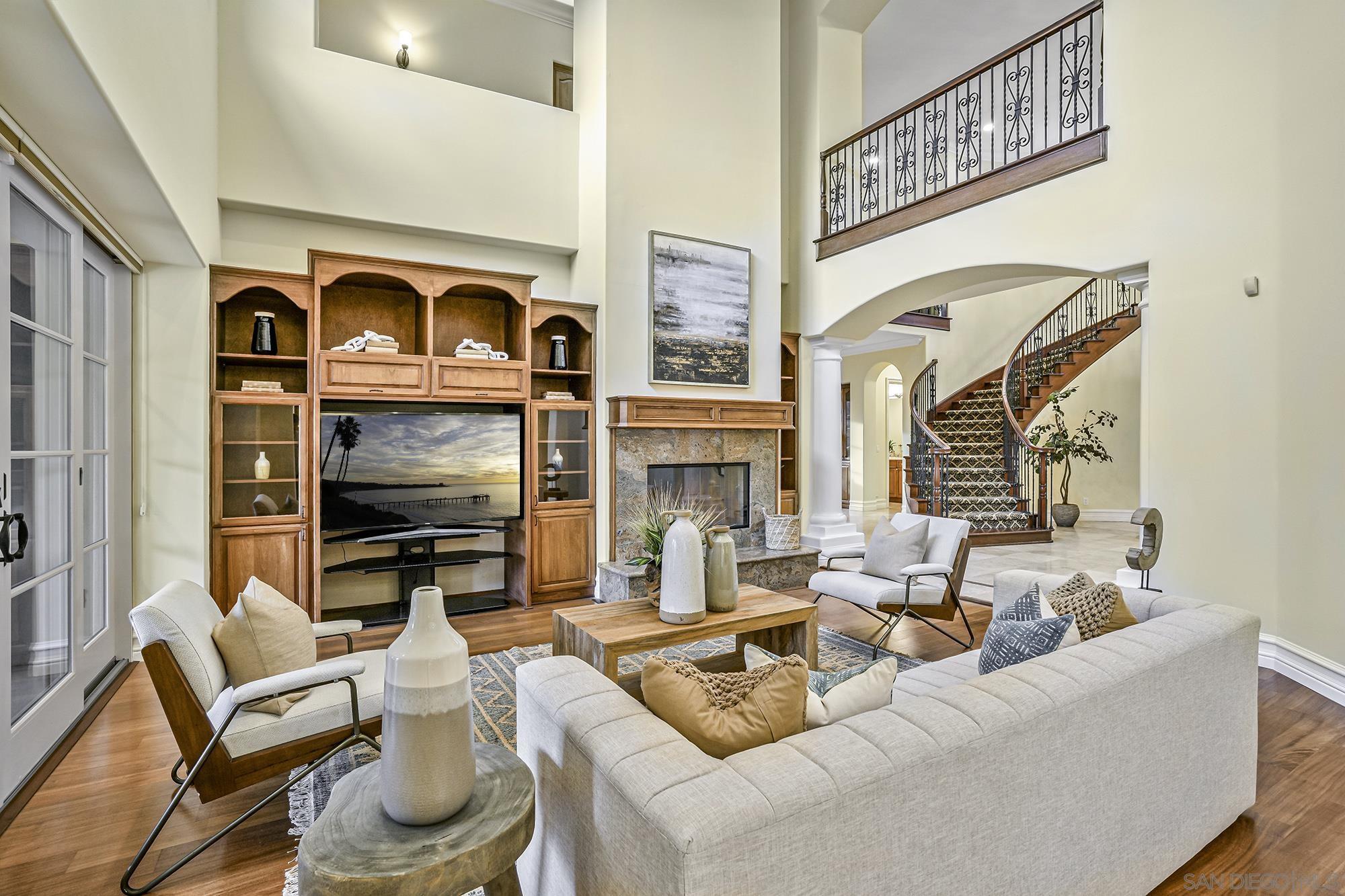 Detail Gallery Image 12 of 52 For 5259  Meadows Del Mar, San Diego,  CA 92130 - 5 Beds | 5/1 Baths