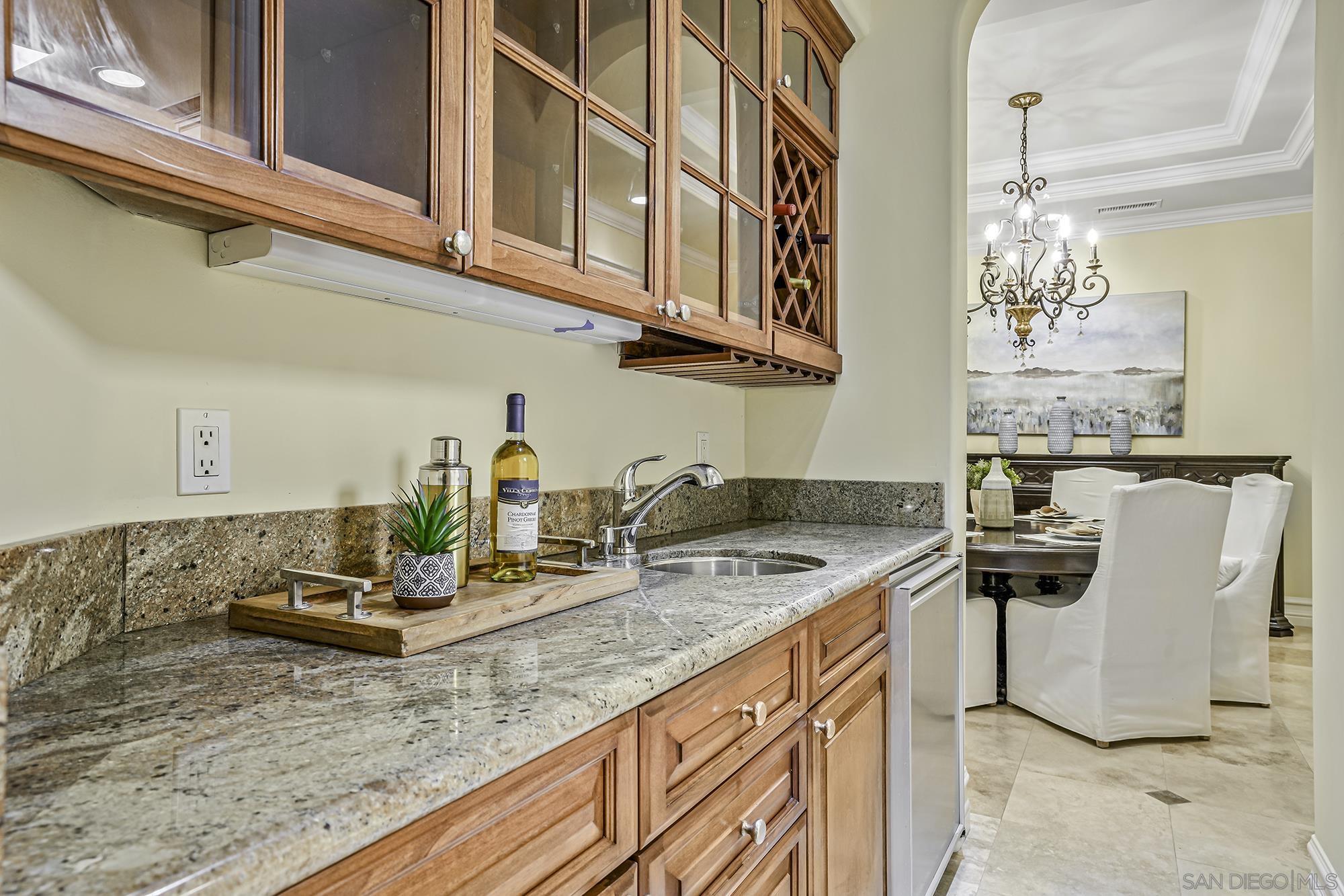 Detail Gallery Image 16 of 52 For 5259  Meadows Del Mar, San Diego,  CA 92130 - 5 Beds | 5/1 Baths