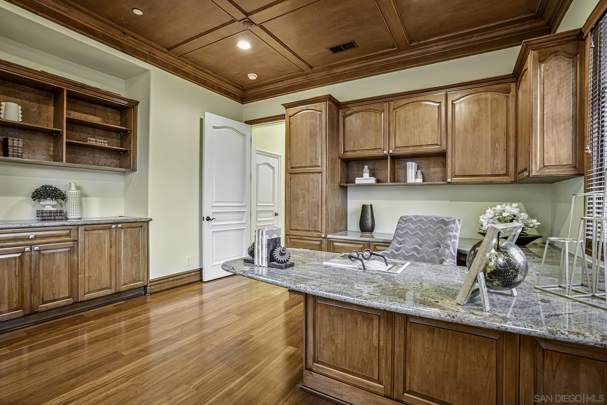 Detail Gallery Image 22 of 52 For 5259  Meadows Del Mar, San Diego,  CA 92130 - 5 Beds | 5/1 Baths