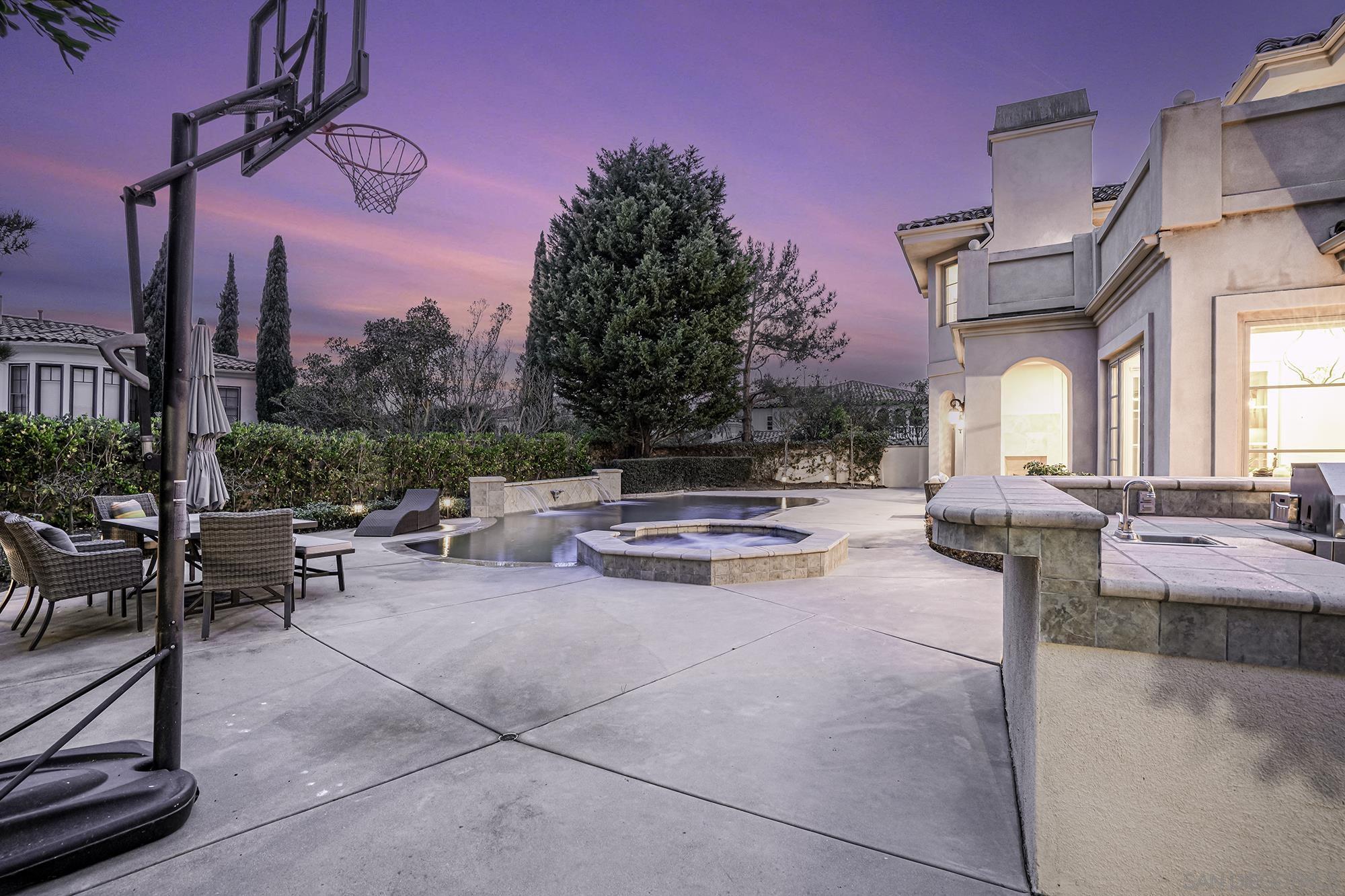 Detail Gallery Image 4 of 52 For 5259  Meadows Del Mar, San Diego,  CA 92130 - 5 Beds | 5/1 Baths