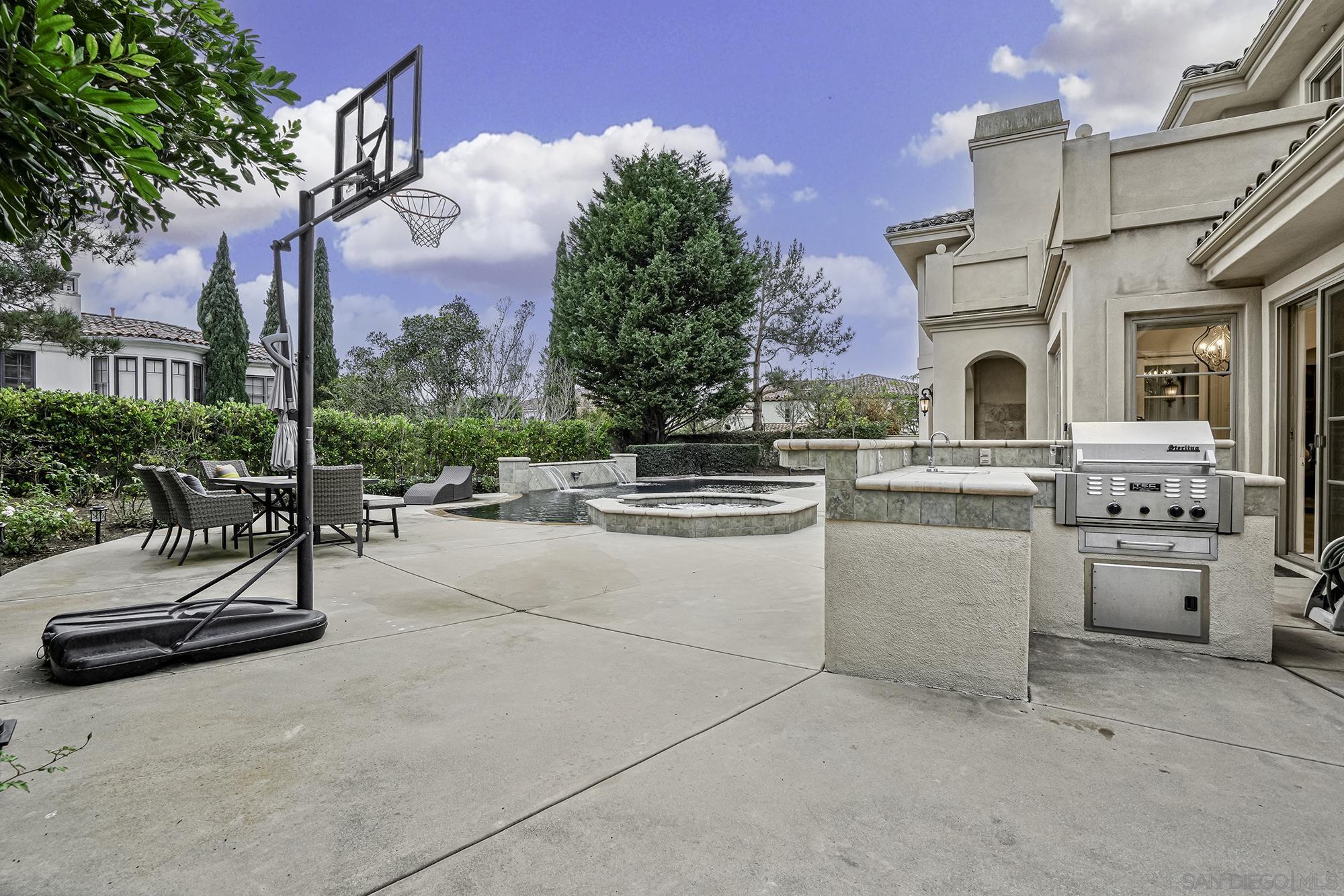 Detail Gallery Image 40 of 52 For 5259  Meadows Del Mar, San Diego,  CA 92130 - 5 Beds | 5/1 Baths