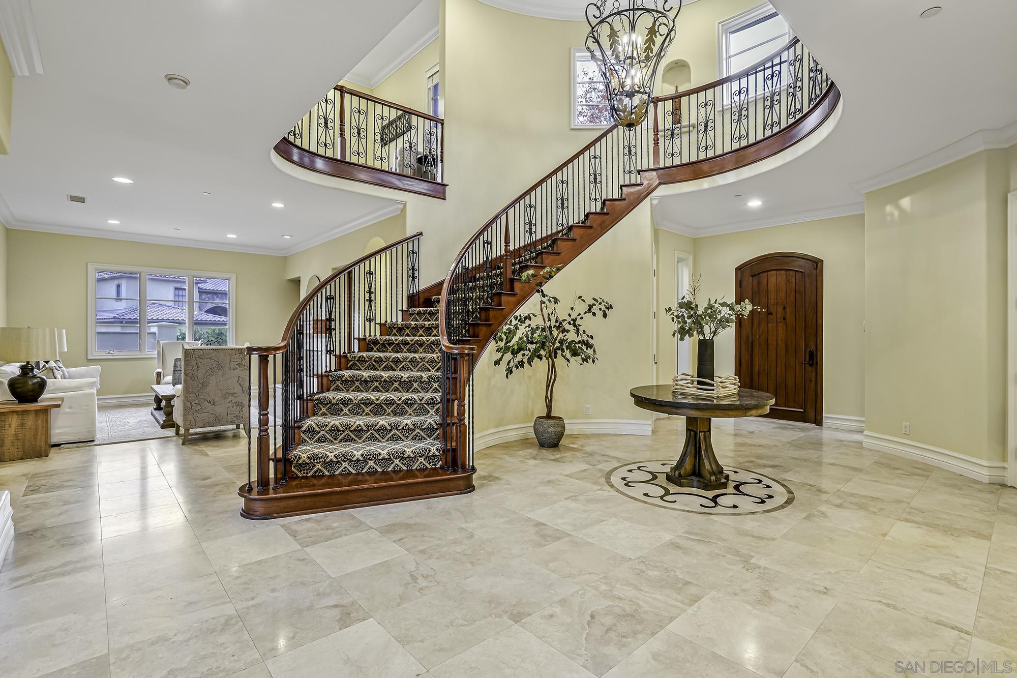 Detail Gallery Image 8 of 52 For 5259  Meadows Del Mar, San Diego,  CA 92130 - 5 Beds | 5/1 Baths