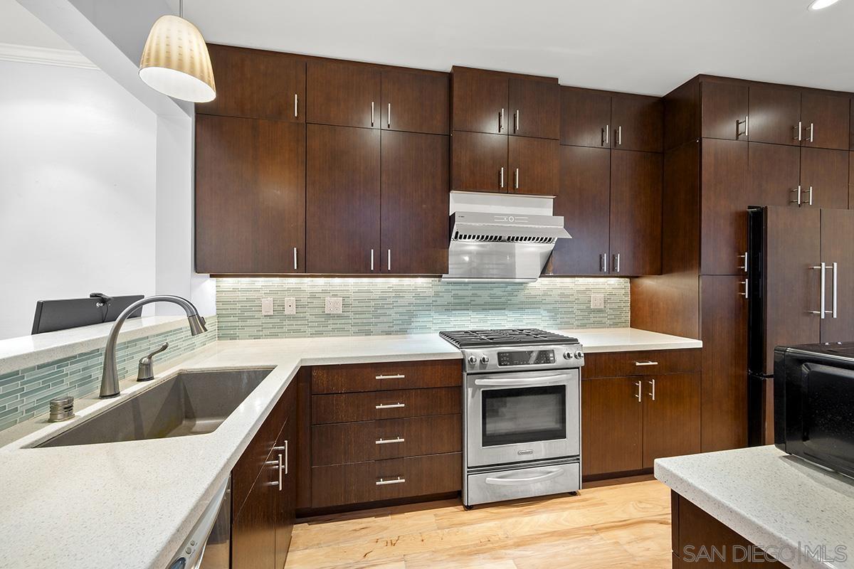 Detail Gallery Image 21 of 49 For 13442  Tiverton Rd, San Diego,  CA 92130 - 2 Beds | 2/1 Baths