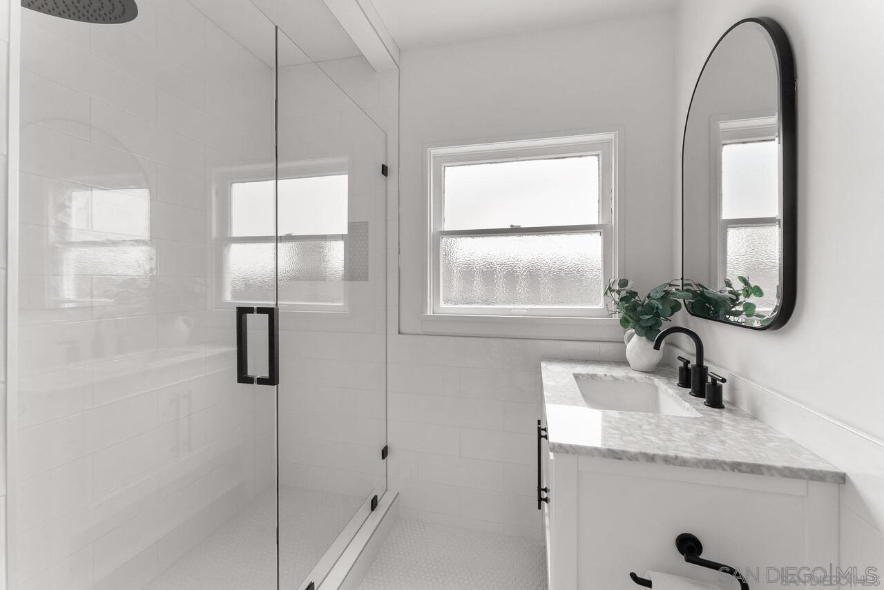 Detail Gallery Image 11 of 33 For 503  Rosemont St, La Jolla,  CA 92037 - 2 Beds | 1 Baths