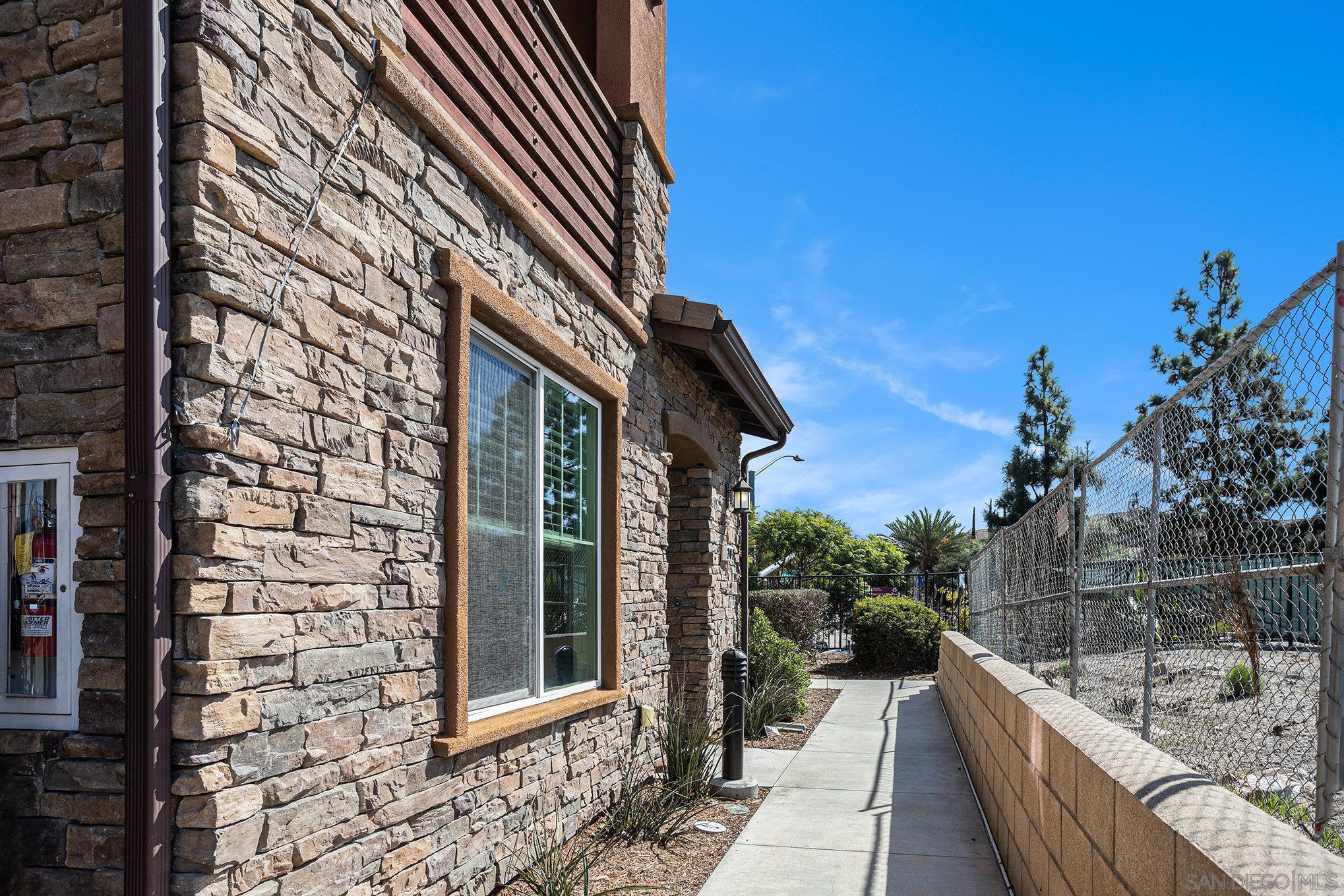 Detail Gallery Image 2 of 60 For 2840  Athens Rd  10, Chula Vista,  CA 91915 - 4 Beds | 3/1 Baths