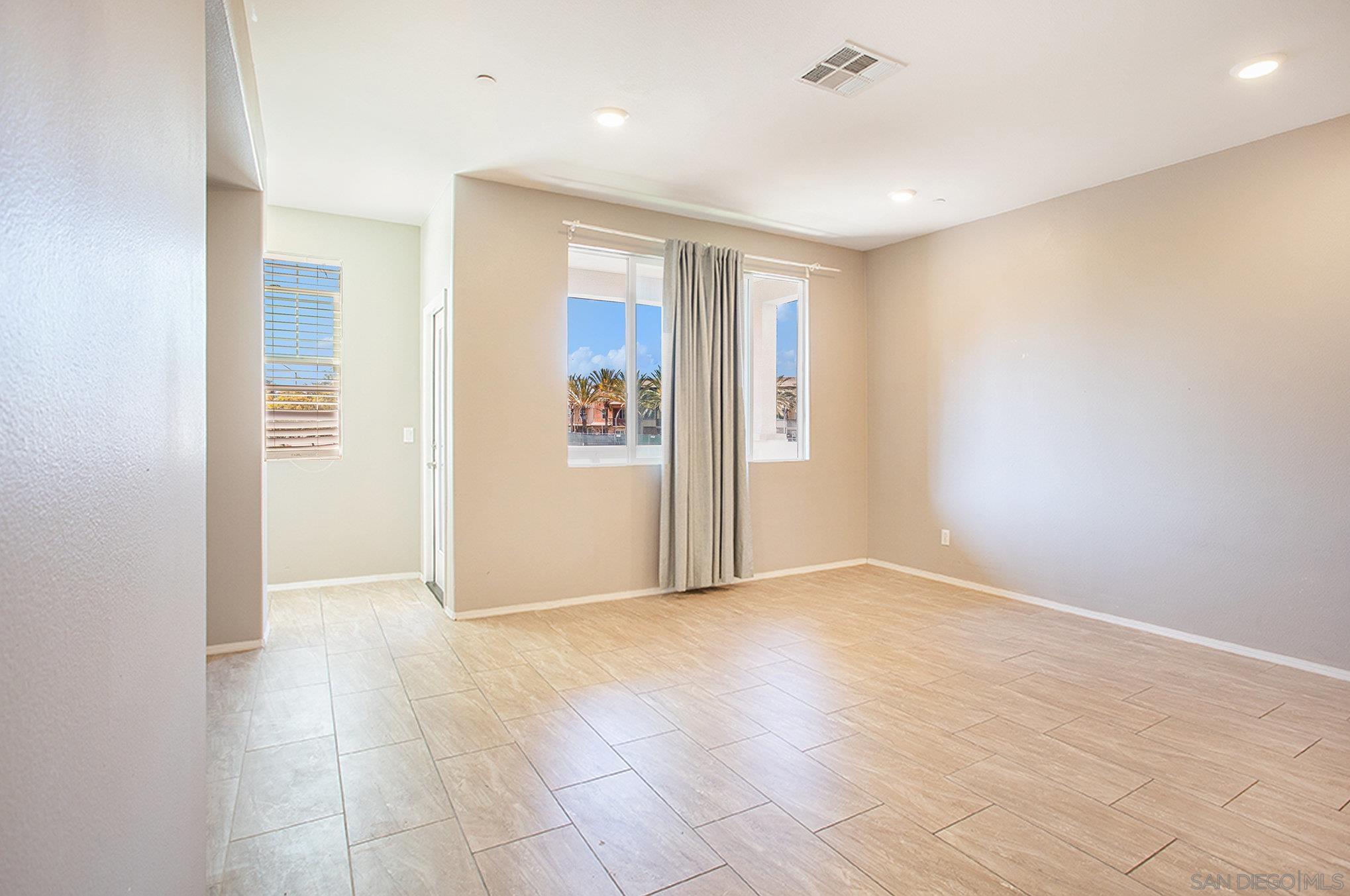 Detail Gallery Image 11 of 60 For 2840  Athens Rd  10, Chula Vista,  CA 91915 - 4 Beds | 3/1 Baths