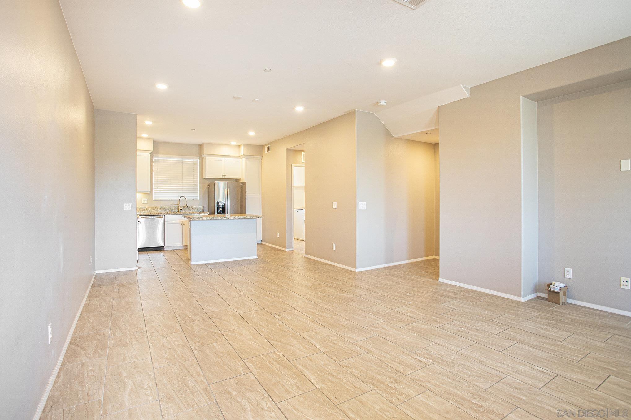 Detail Gallery Image 14 of 60 For 2840  Athens Rd  10, Chula Vista,  CA 91915 - 4 Beds | 3/1 Baths