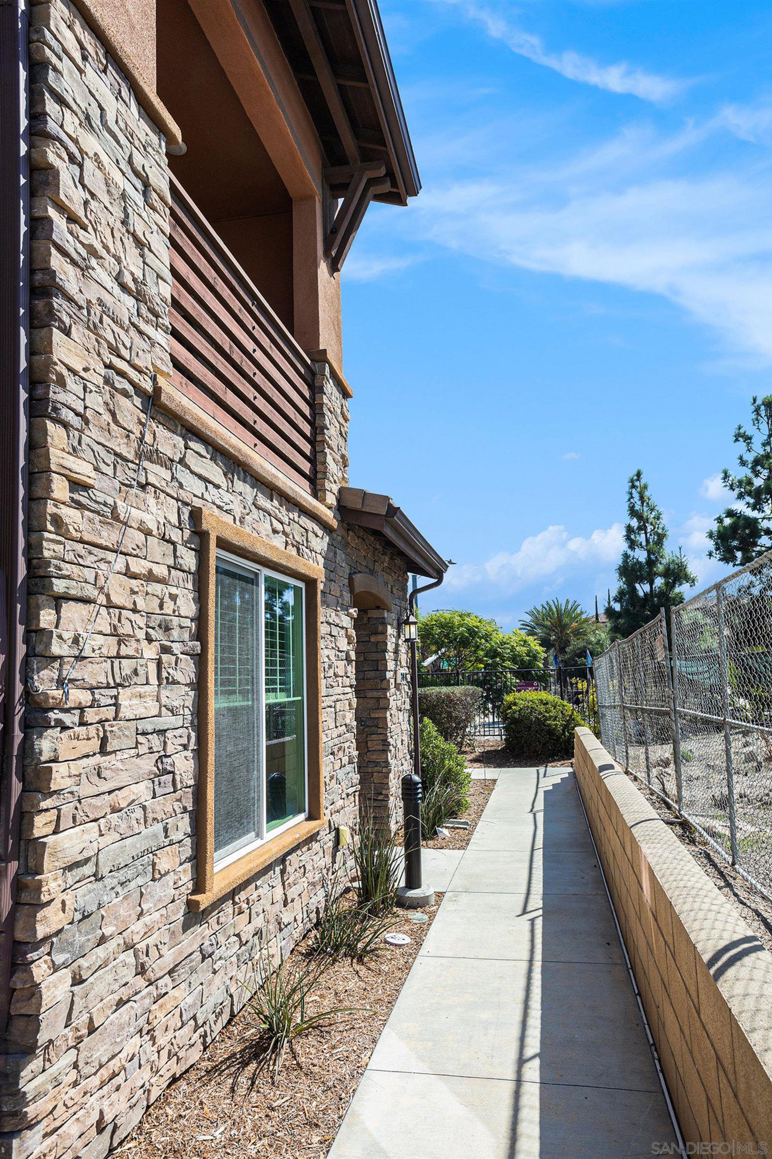 Detail Gallery Image 3 of 60 For 2840  Athens Rd  10, Chula Vista,  CA 91915 - 4 Beds | 3/1 Baths