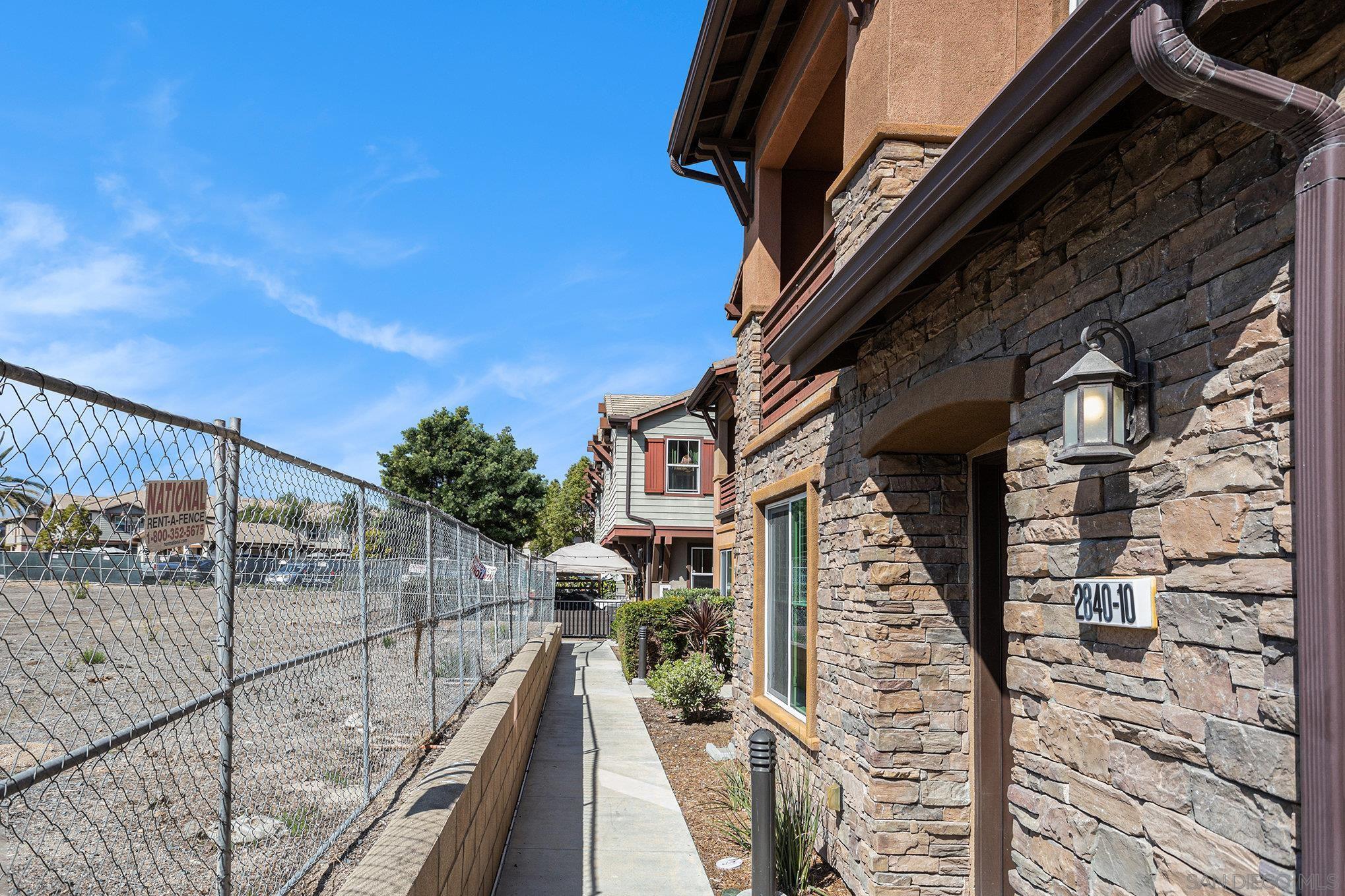 Detail Gallery Image 4 of 60 For 2840  Athens Rd  10, Chula Vista,  CA 91915 - 4 Beds | 3/1 Baths