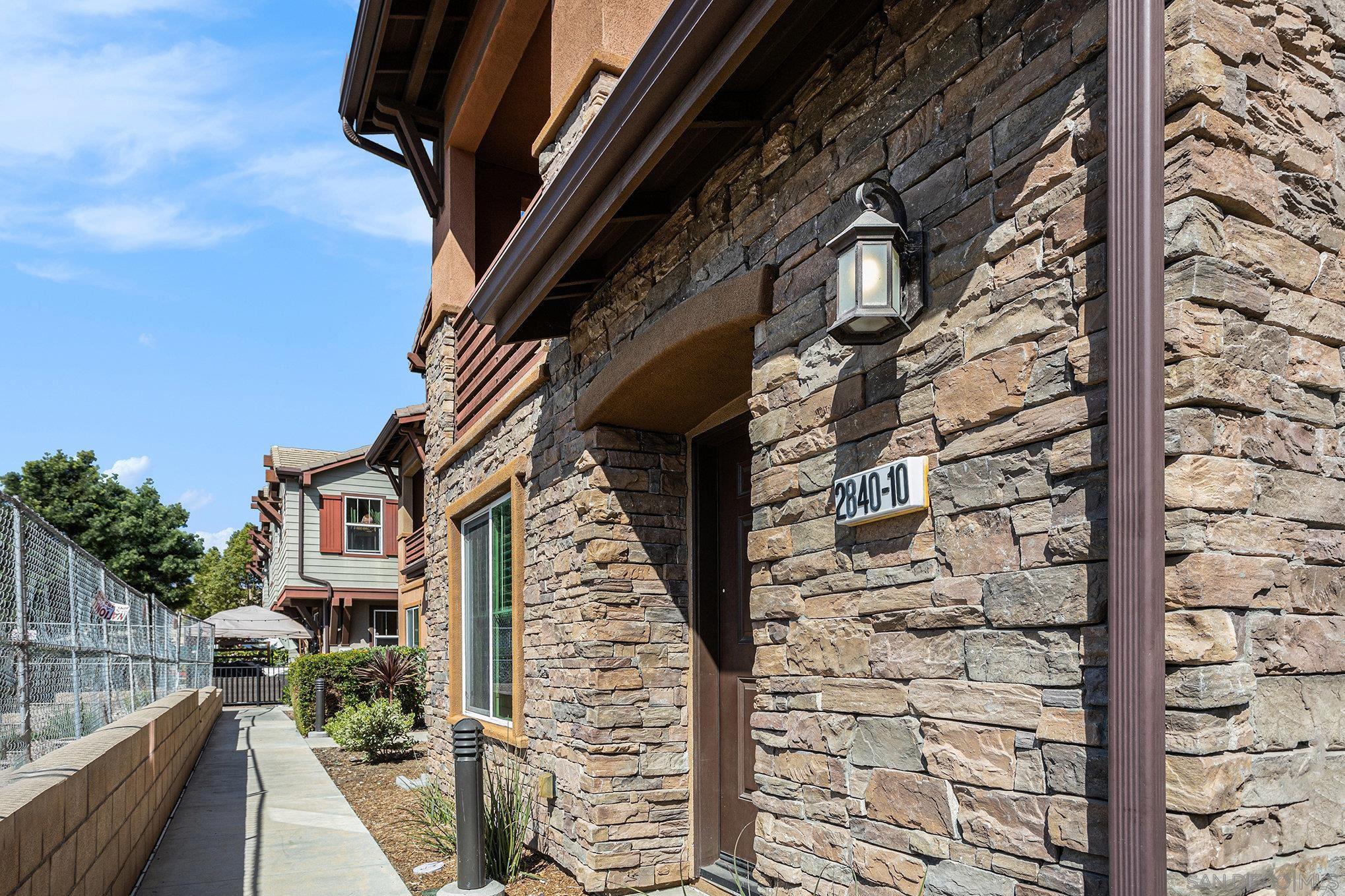 Detail Gallery Image 5 of 60 For 2840  Athens Rd  10, Chula Vista,  CA 91915 - 4 Beds | 3/1 Baths