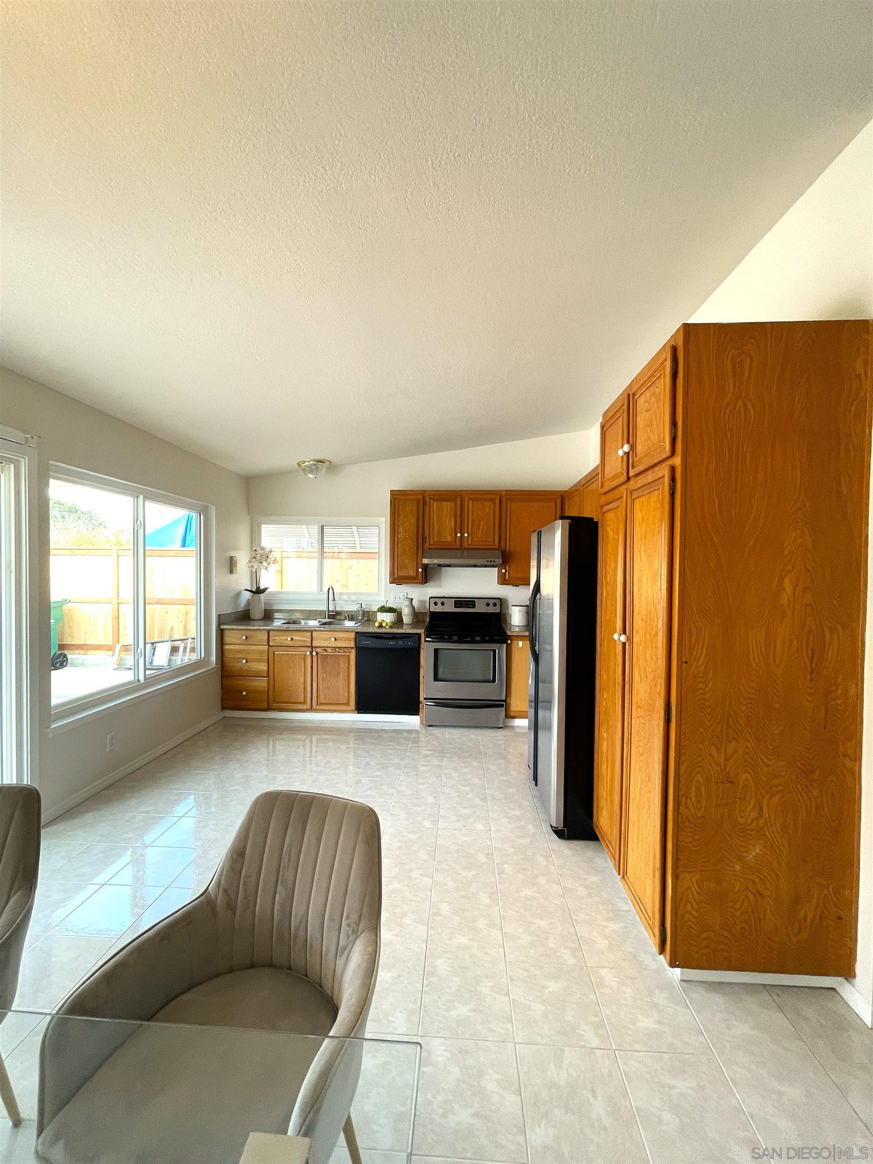 Detail Gallery Image 11 of 28 For 11278  Calle Jalapa, San Diego,  CA 92126 - 3 Beds | 2 Baths