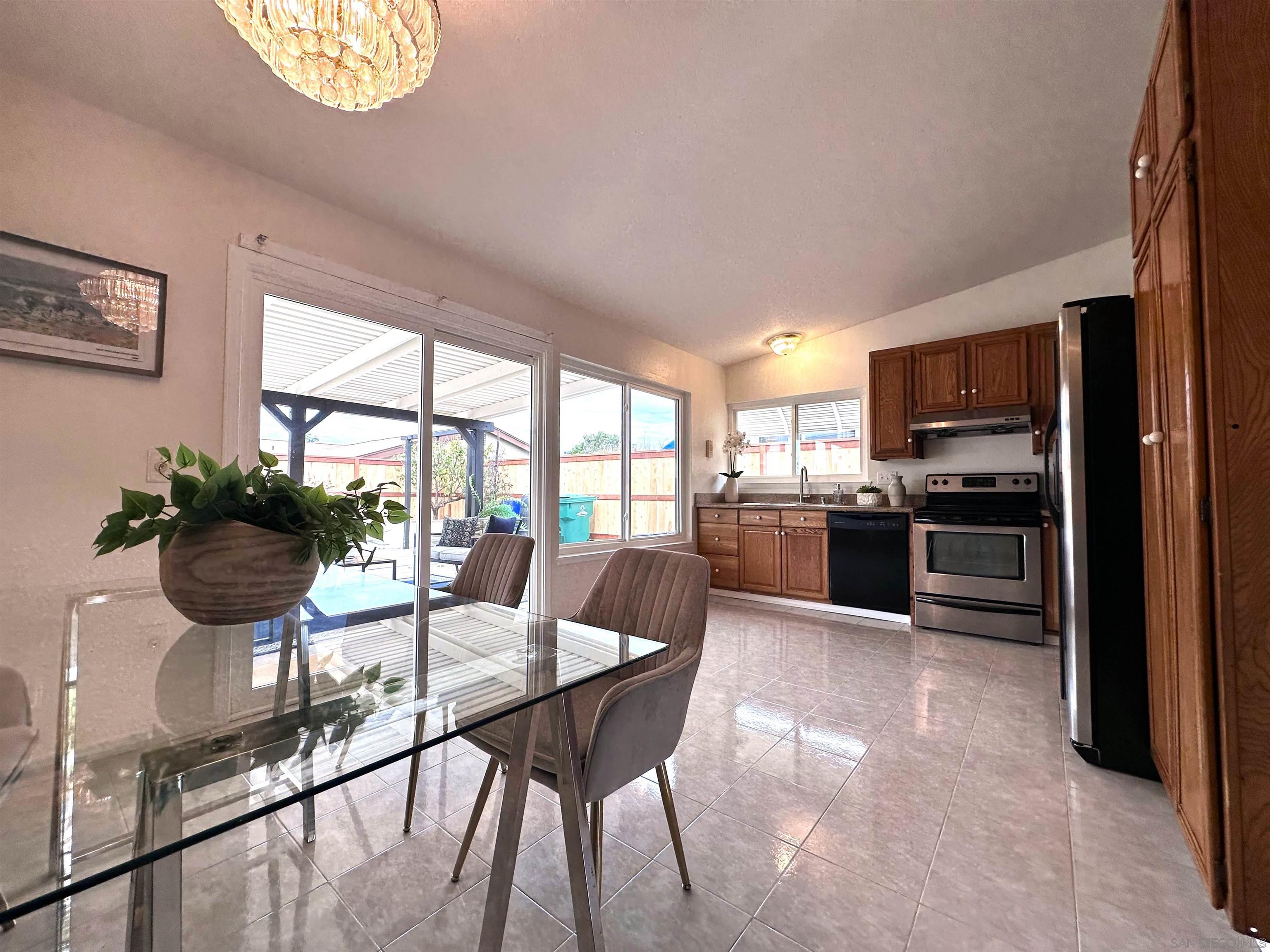 Detail Gallery Image 12 of 28 For 11278  Calle Jalapa, San Diego,  CA 92126 - 3 Beds | 2 Baths