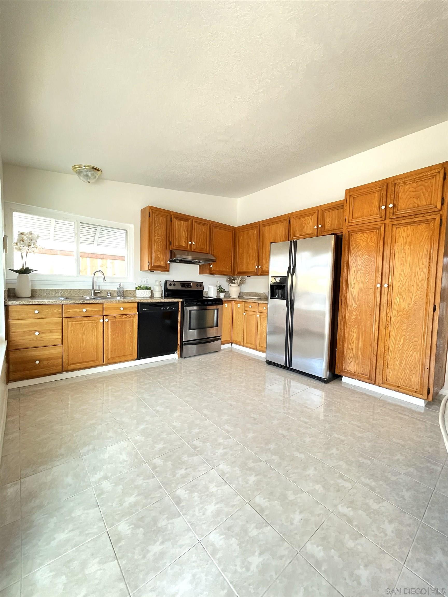 Detail Gallery Image 13 of 28 For 11278  Calle Jalapa, San Diego,  CA 92126 - 3 Beds | 2 Baths