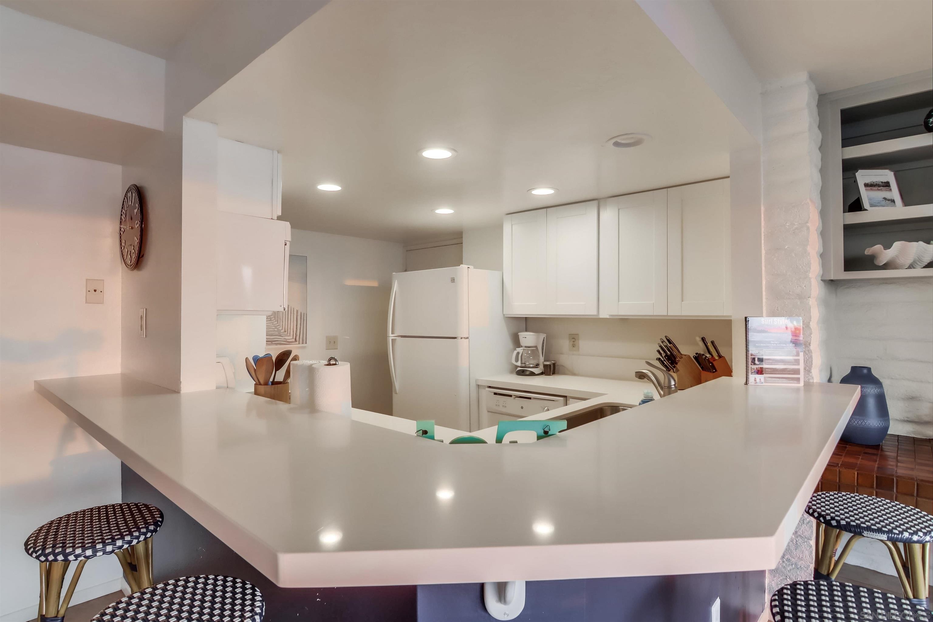 Detail Gallery Image 18 of 75 For 3455-57  Ocean Front Walk, San Diego,  CA 92109 - – Beds | – Baths