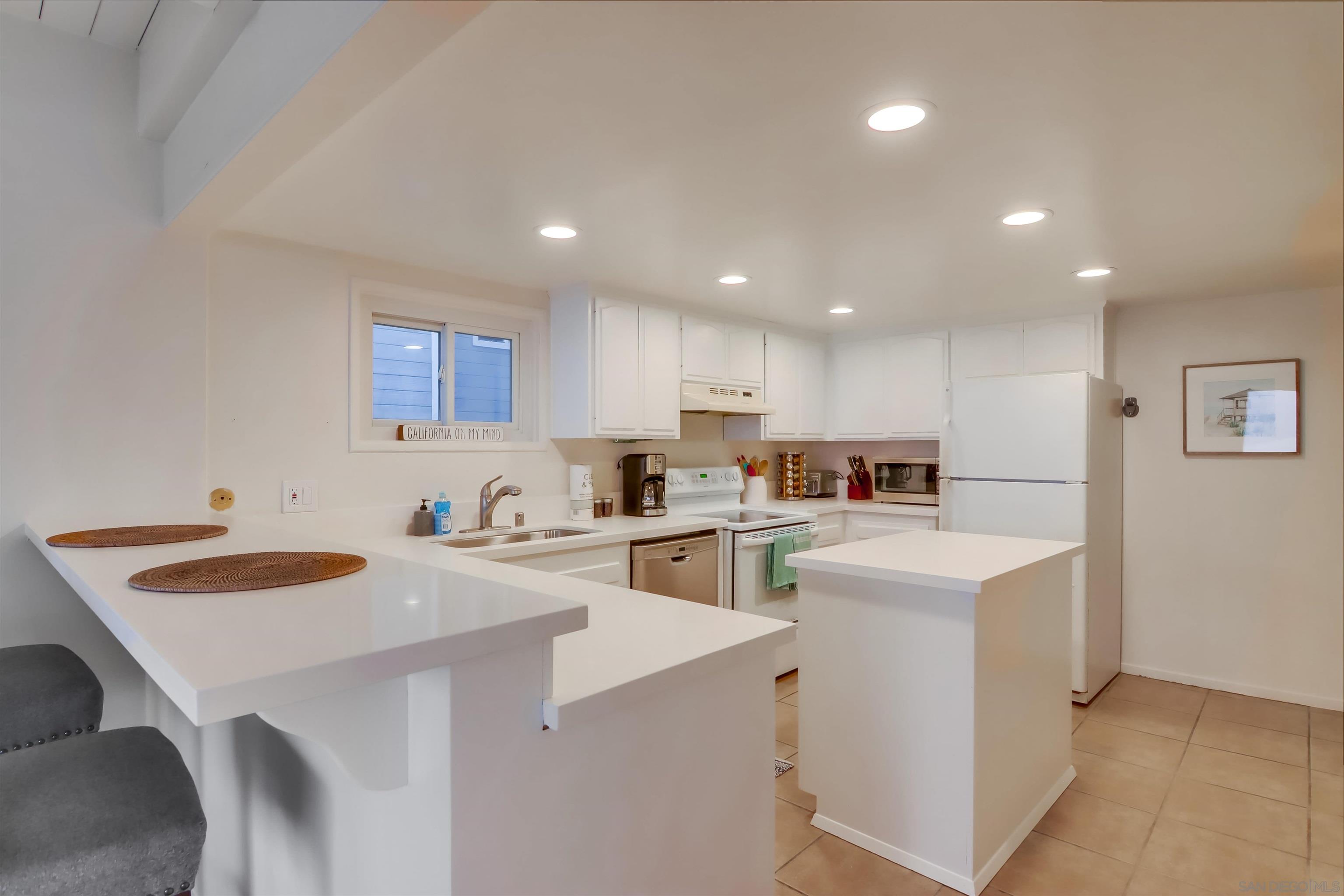 Detail Gallery Image 40 of 75 For 3455-57  Ocean Front Walk, San Diego,  CA 92109 - – Beds | – Baths