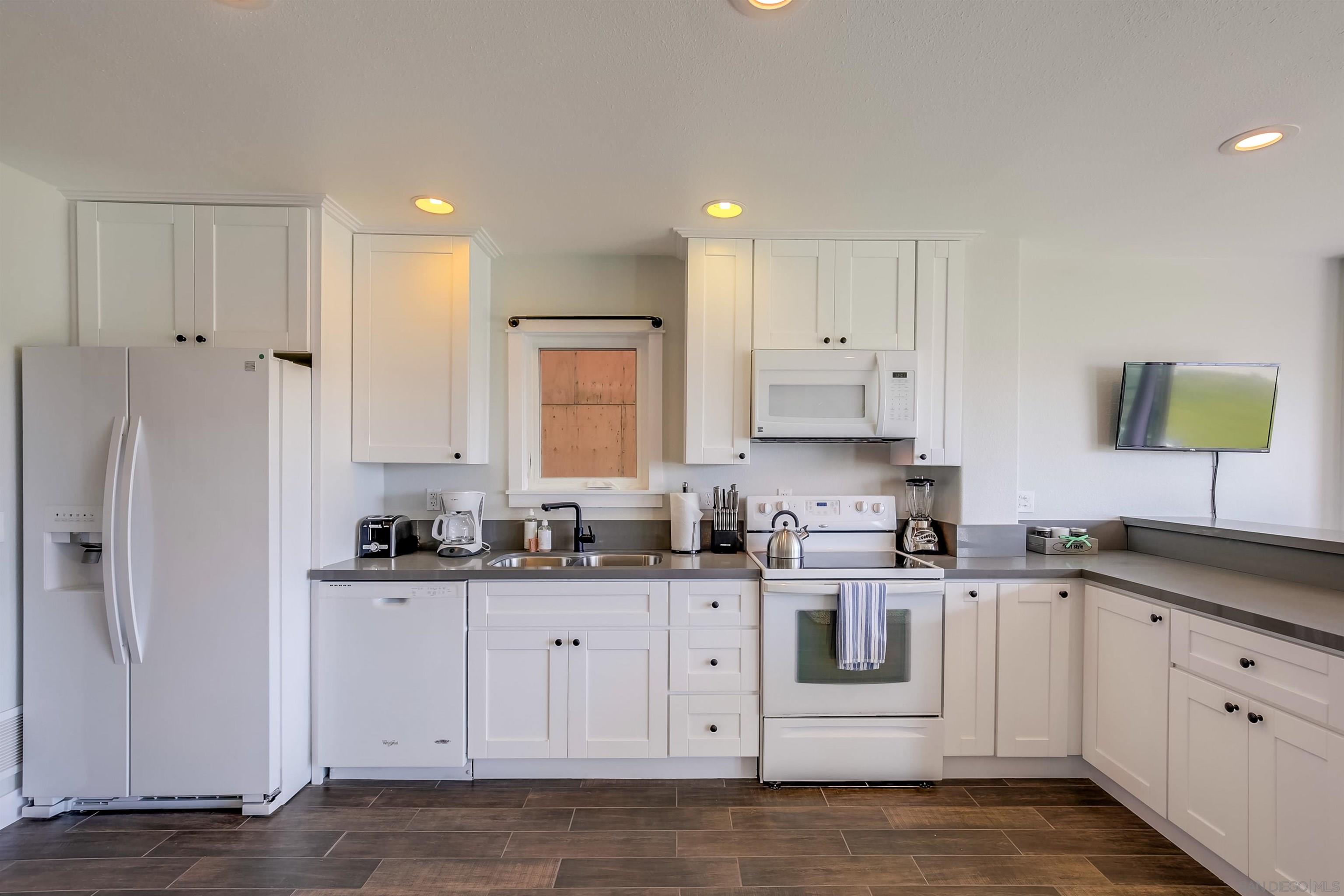 Detail Gallery Image 45 of 75 For 3686  Bayside Walk, San Diego,  CA 92109 - – Beds | – Baths