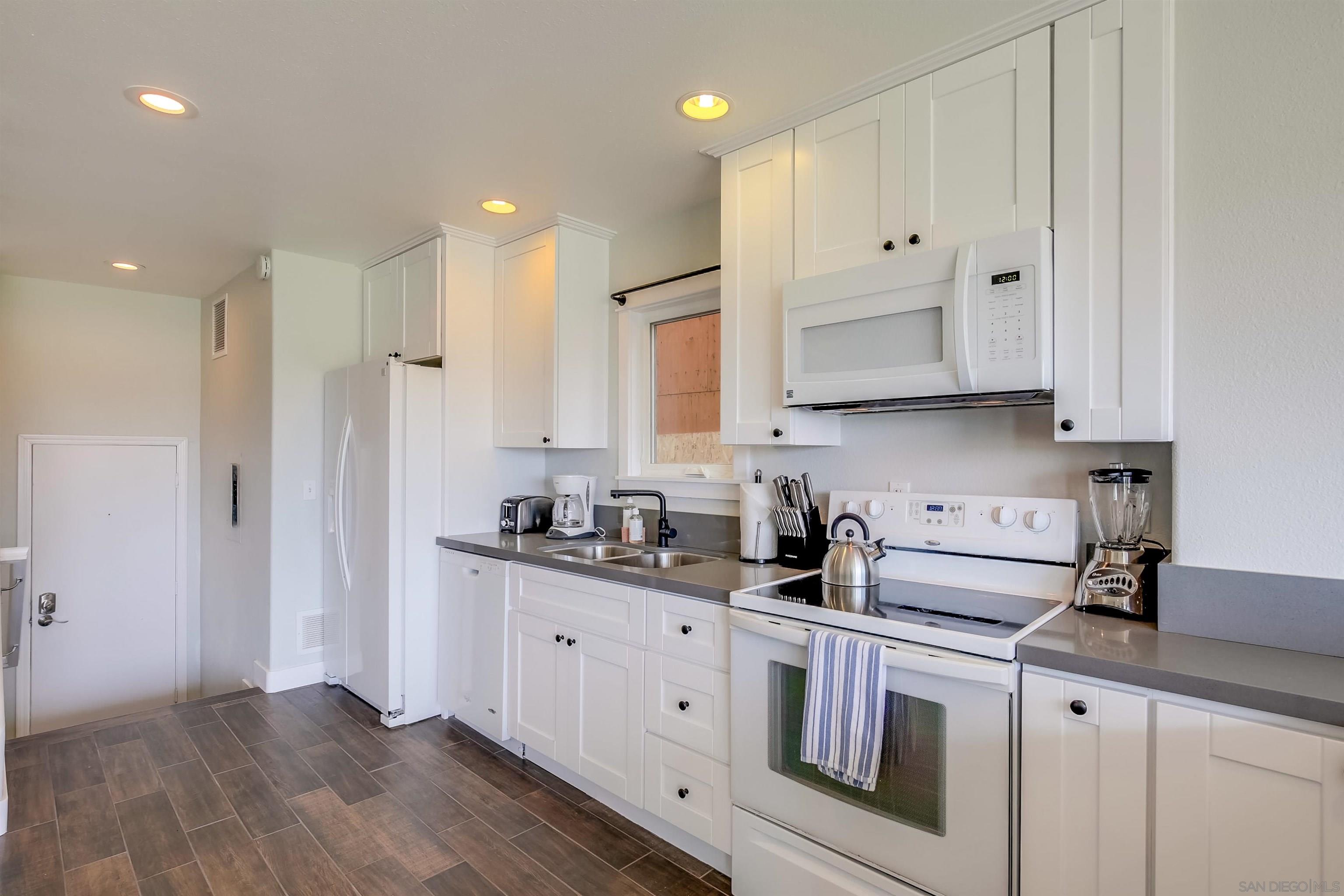 Detail Gallery Image 46 of 75 For 3686  Bayside Walk, San Diego,  CA 92109 - – Beds | – Baths