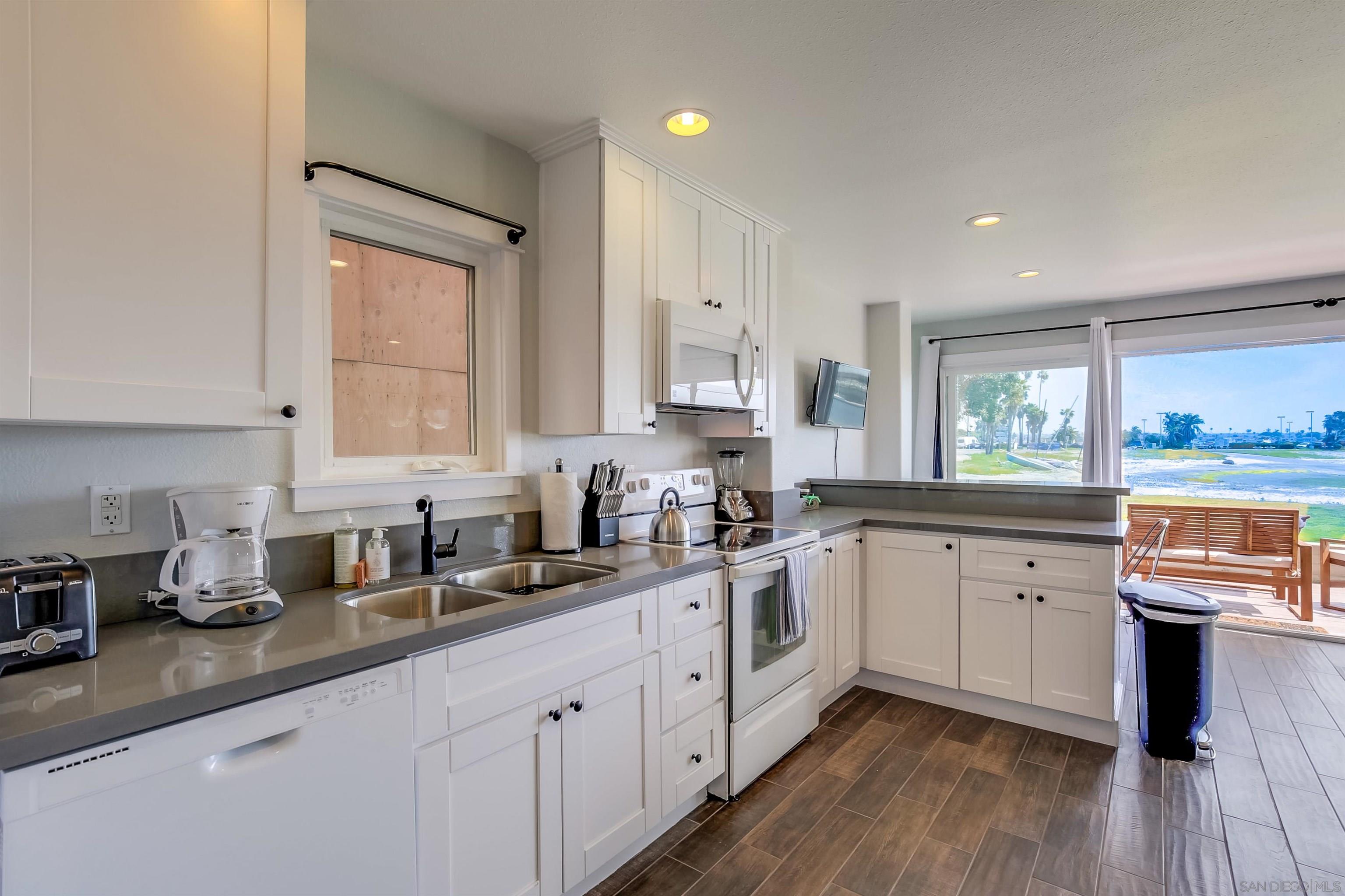 Detail Gallery Image 47 of 75 For 3686  Bayside Walk, San Diego,  CA 92109 - – Beds | – Baths