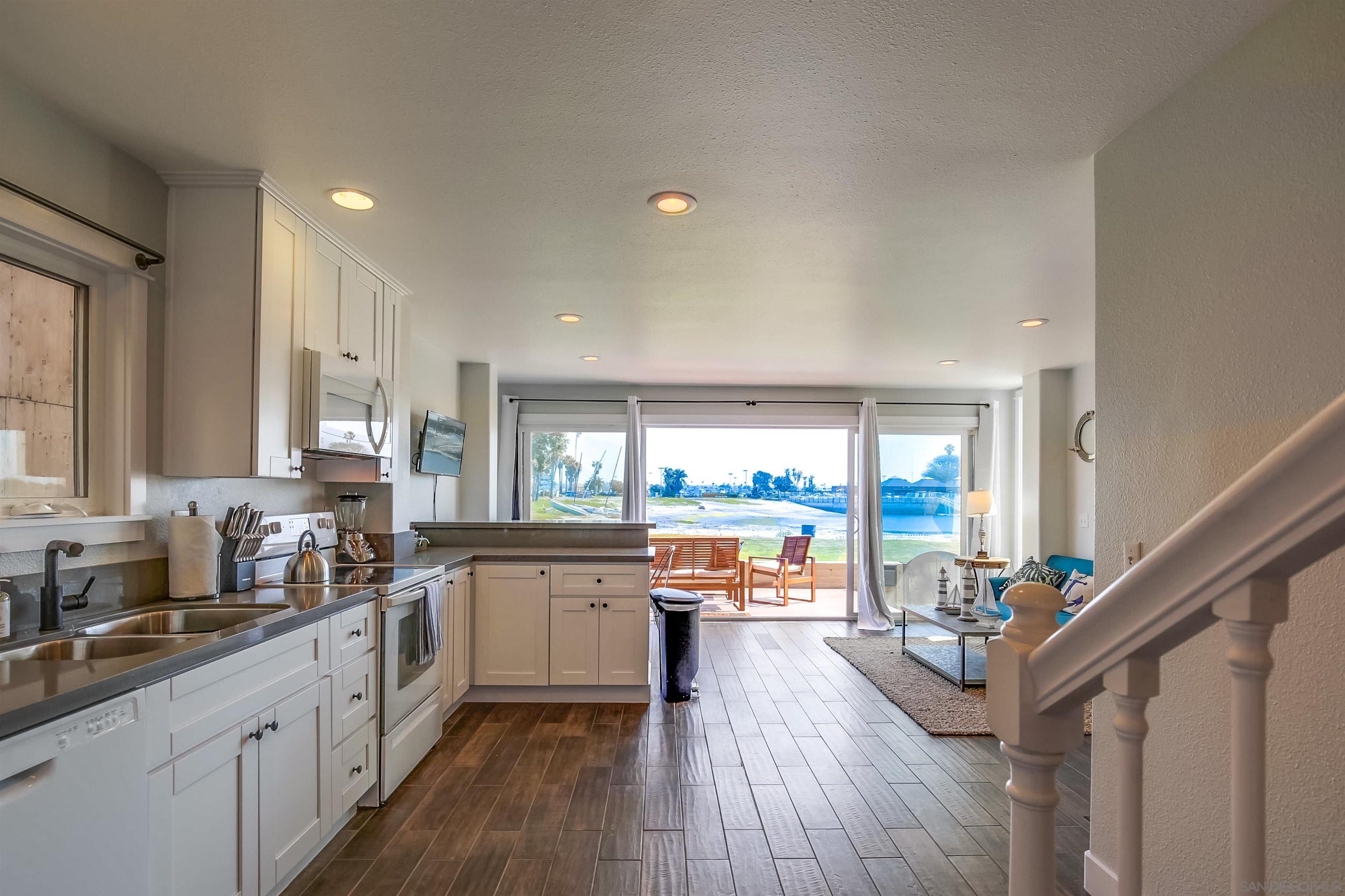 Detail Gallery Image 48 of 75 For 3686  Bayside Walk, San Diego,  CA 92109 - – Beds | – Baths