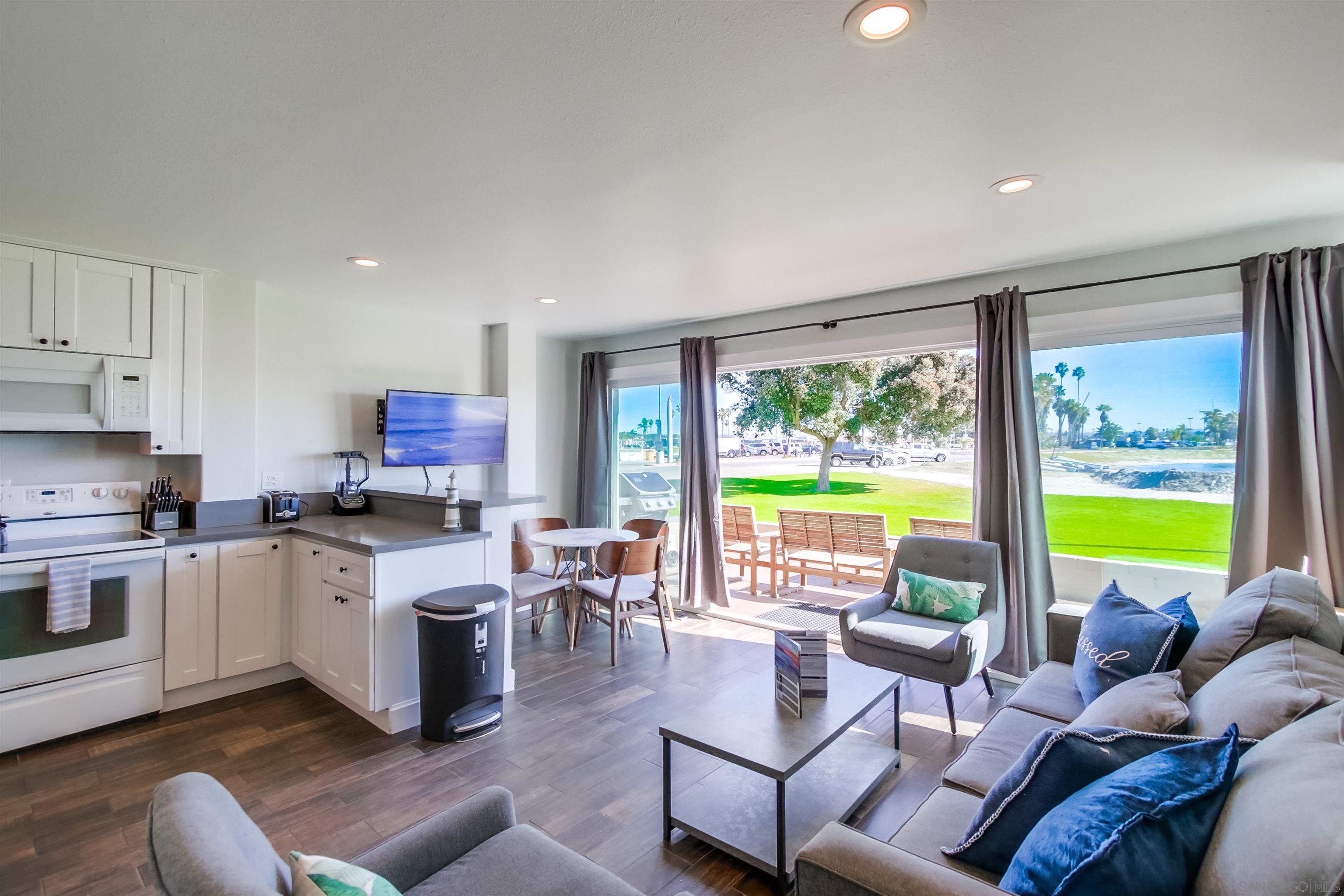 Detail Gallery Image 10 of 75 For 3686  Bayside Walk, San Diego,  CA 92109 - – Beds | – Baths