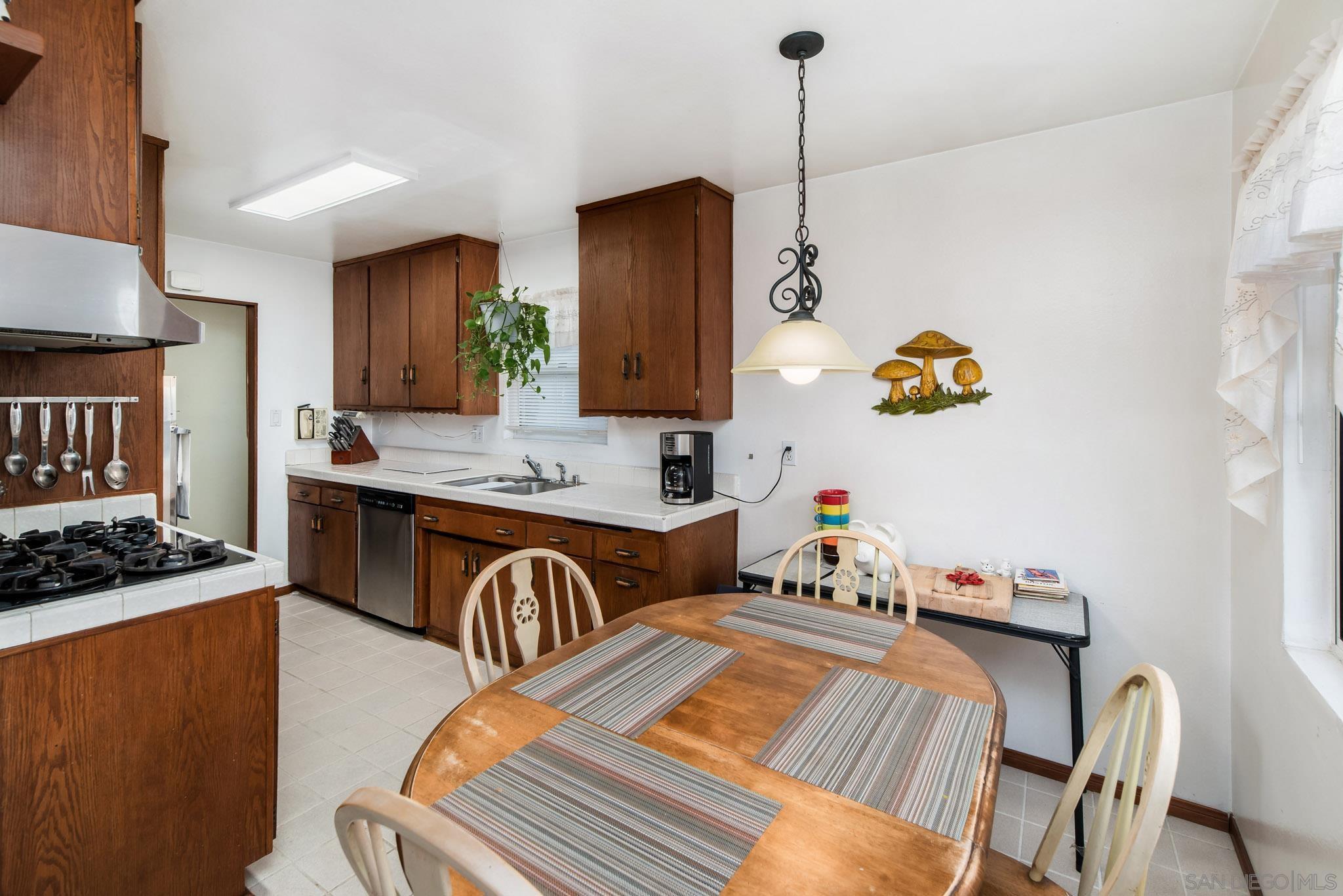 Detail Gallery Image 13 of 29 For 13011  Conley St, Poway,  CA 92064 - 4 Beds | 2 Baths