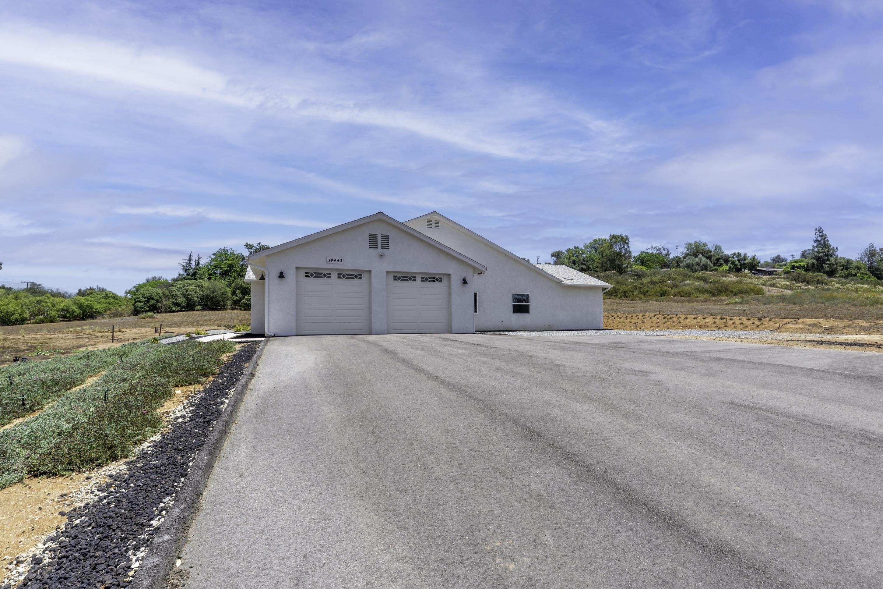 Front Image Thumbnail for SD250046152