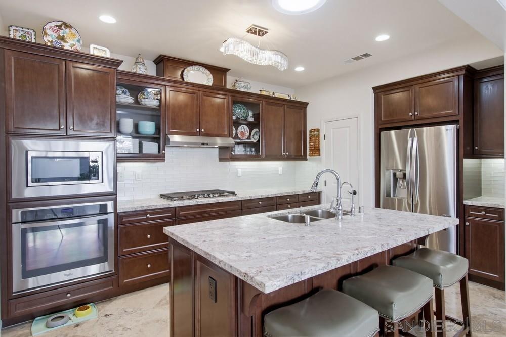 Detail Gallery Image 7 of 45 For 8119  Auberge Circle, San Diego,  CA 92127 - 3 Beds | 2 Baths