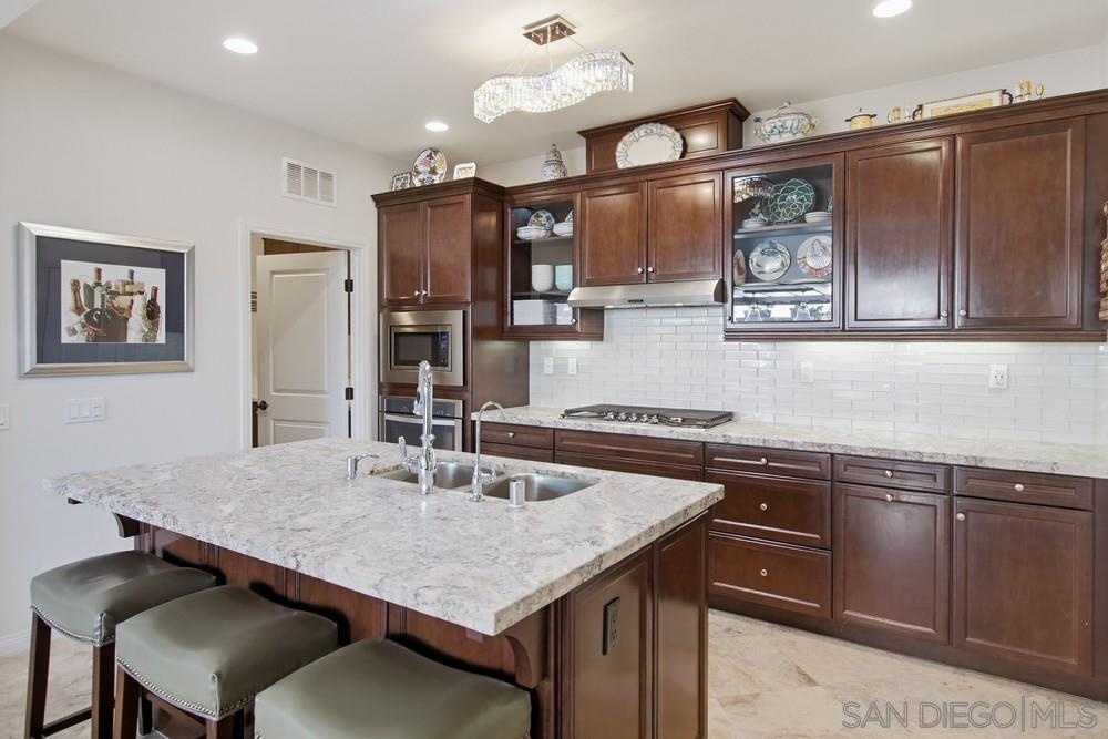 Detail Gallery Image 8 of 45 For 8119  Auberge Circle, San Diego,  CA 92127 - 3 Beds | 2 Baths