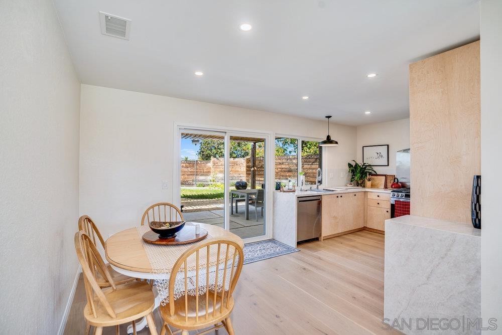 Detail Gallery Image 13 of 45 For 9050  Capricorn Way, San Diego,  CA 92126 - 2 Beds | 2 Baths