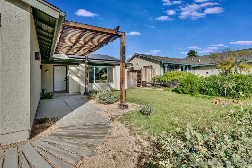 Detail Gallery Image 4 of 45 For 9050  Capricorn Way, San Diego,  CA 92126 - 2 Beds | 2 Baths