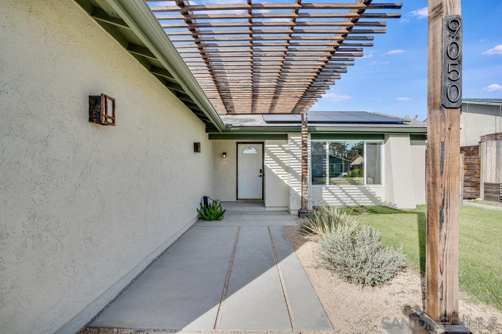 Detail Gallery Image 5 of 45 For 9050  Capricorn Way, San Diego,  CA 92126 - 2 Beds | 2 Baths