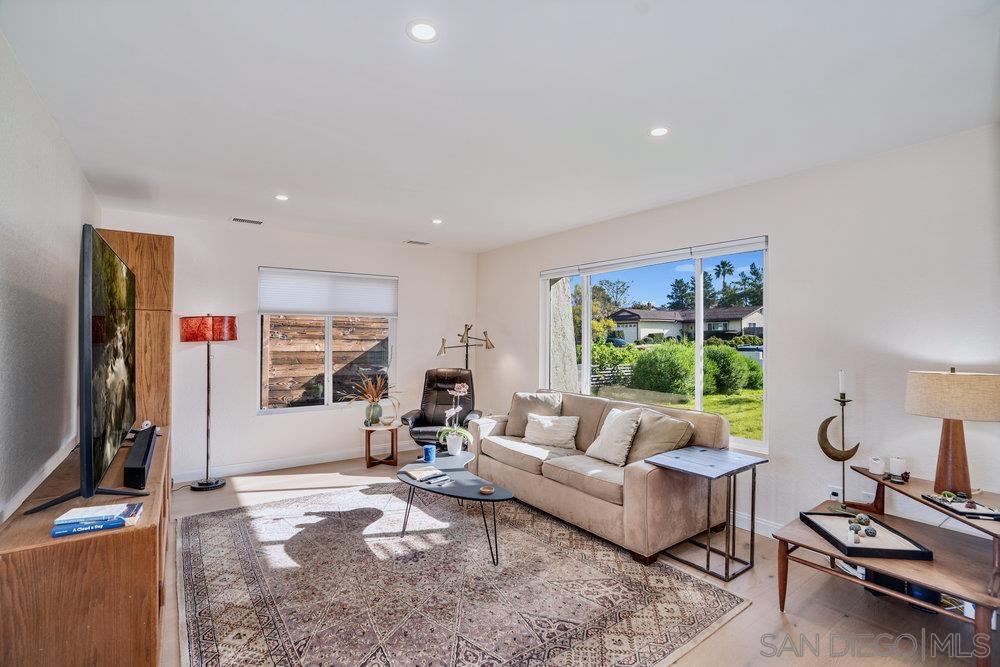 Detail Gallery Image 9 of 45 For 9050  Capricorn Way, San Diego,  CA 92126 - 2 Beds | 2 Baths