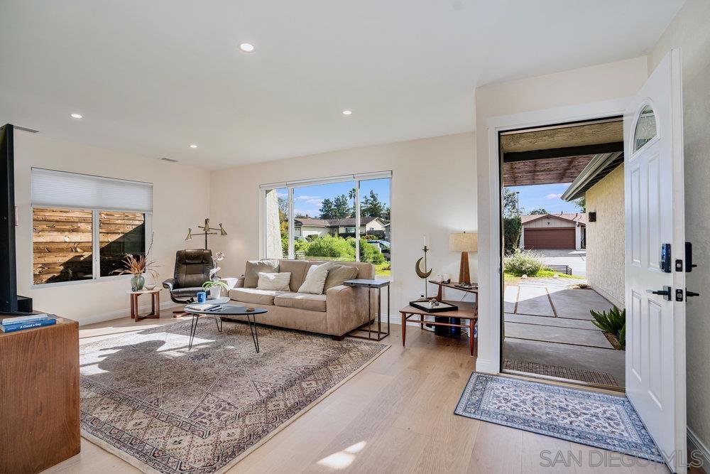 Detail Gallery Image 10 of 45 For 9050  Capricorn Way, San Diego,  CA 92126 - 2 Beds | 2 Baths