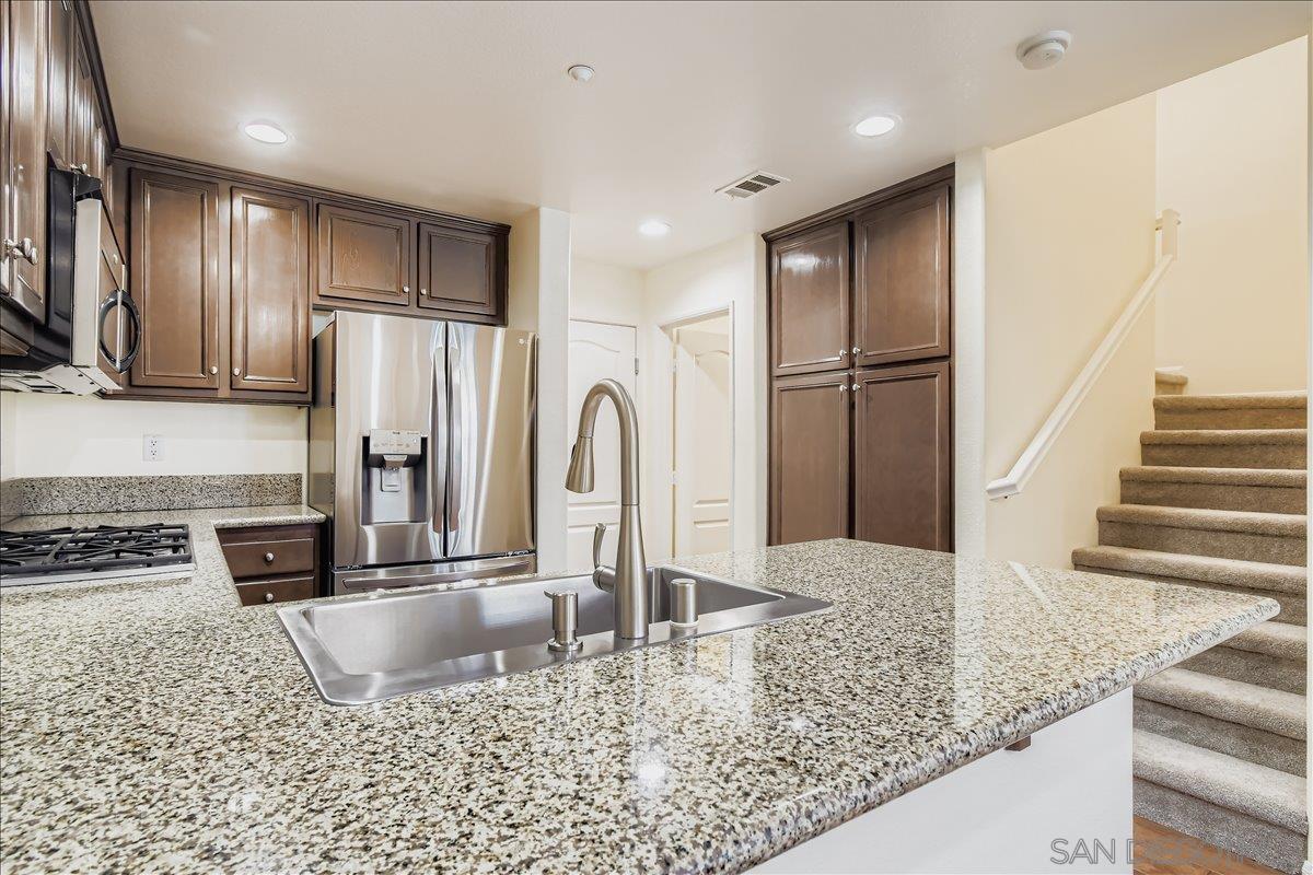 Detail Gallery Image 4 of 32 For 17019  Camino Marcilla  #5,  San Diego,  CA 92127 - 3 Beds | 2/1 Baths