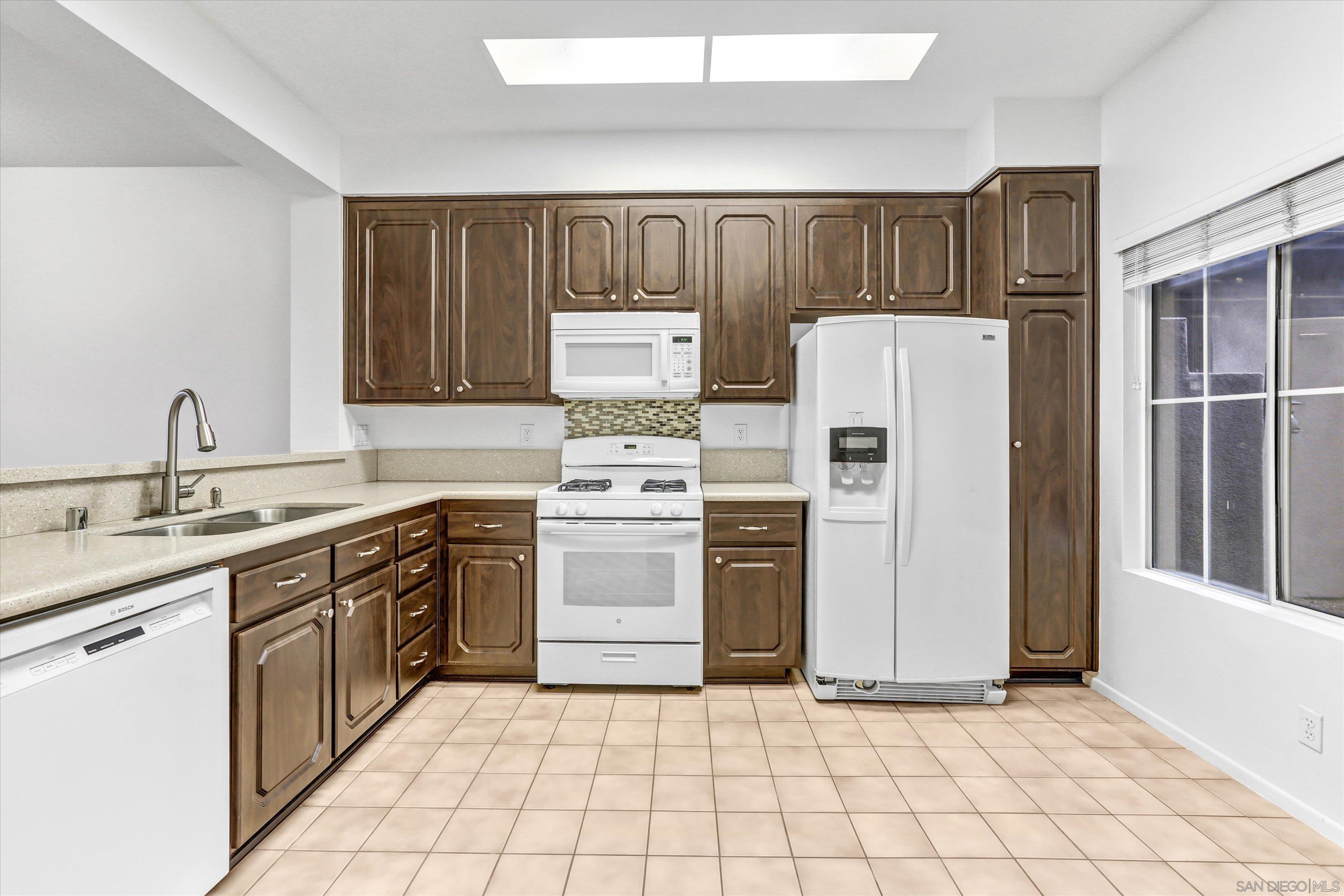 Detail Gallery Image 13 of 29 For 2240  Lago Ventana, Chula Vista,  CA 91914 - 3 Beds | 2/1 Baths