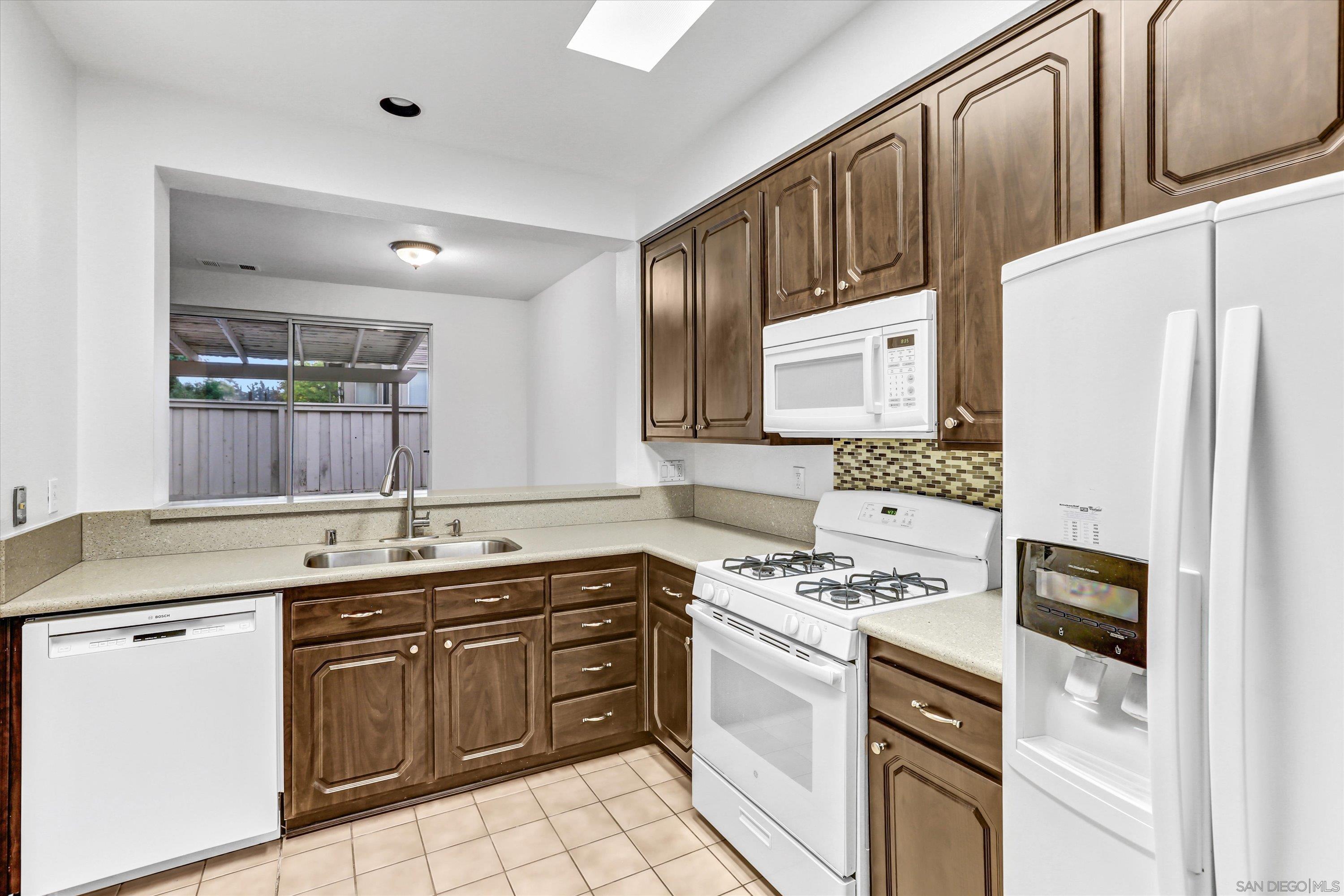 Detail Gallery Image 14 of 29 For 2240  Lago Ventana, Chula Vista,  CA 91914 - 3 Beds | 2/1 Baths