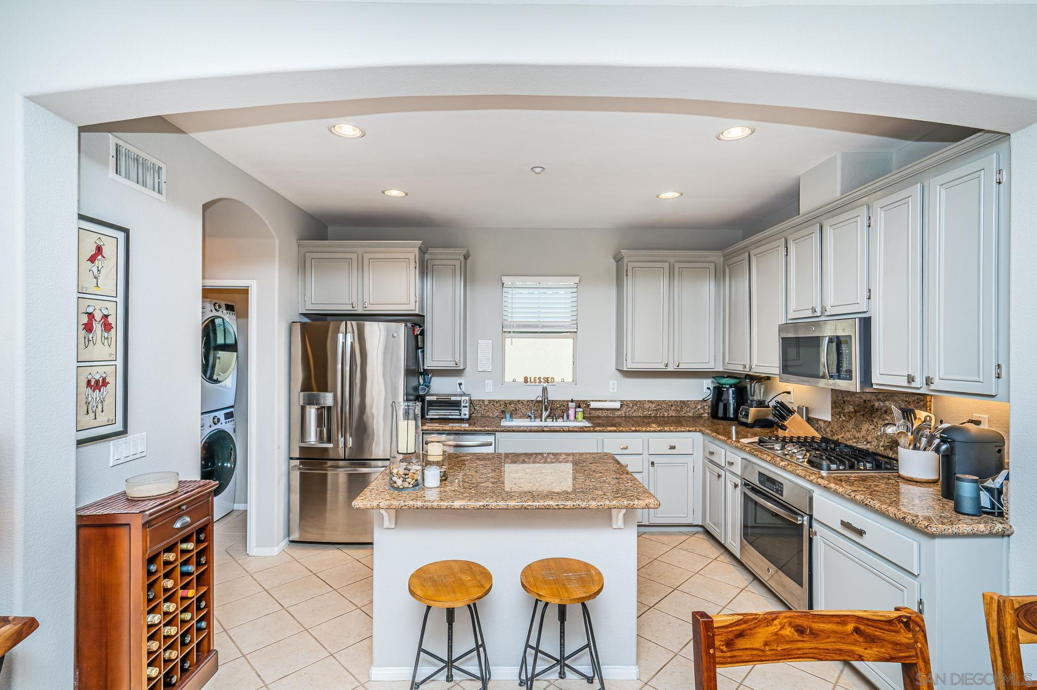 Detail Gallery Image 15 of 47 For 2556  Escala Circle, San Diego,  CA 92108 - 2 Beds | 2/1 Baths