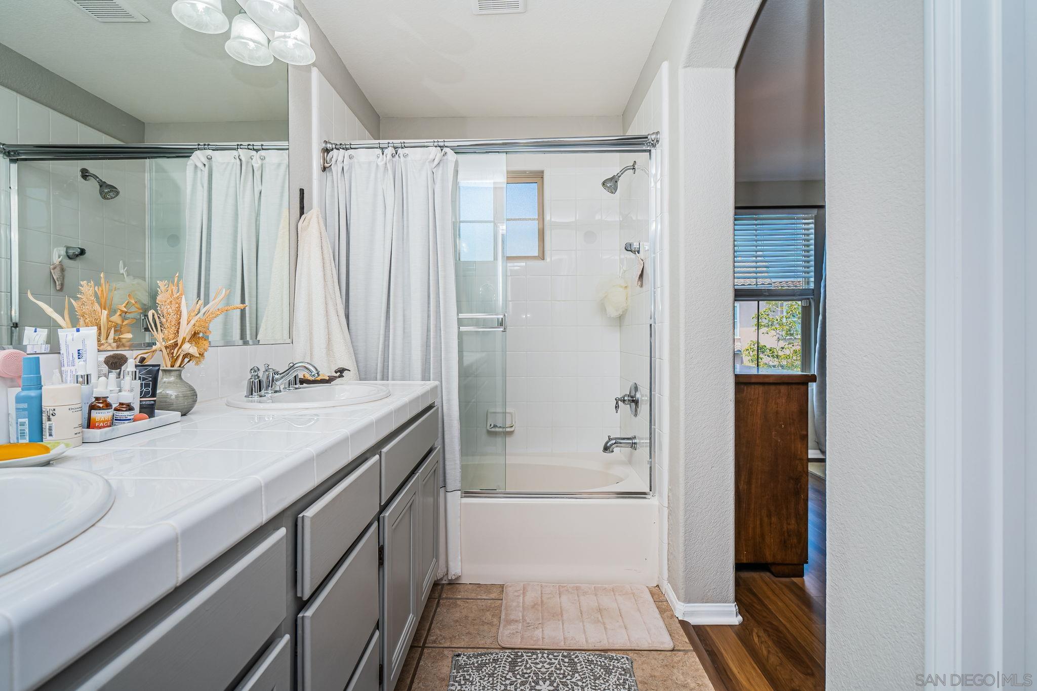 Detail Gallery Image 22 of 47 For 2556  Escala Circle, San Diego,  CA 92108 - 2 Beds | 2/1 Baths