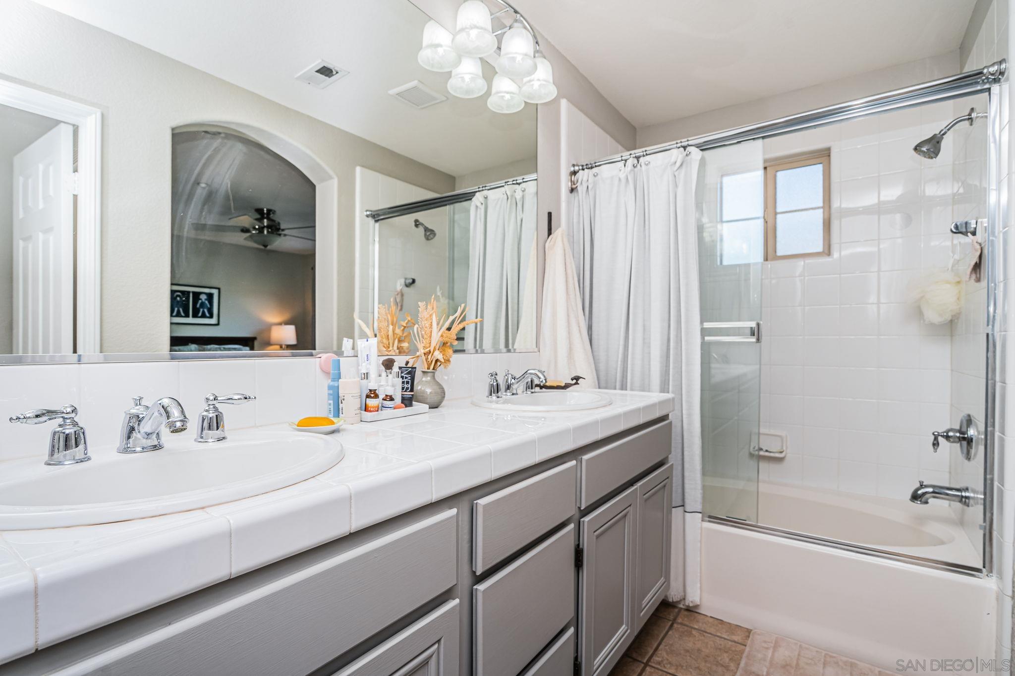 Detail Gallery Image 24 of 47 For 2556  Escala Circle, San Diego,  CA 92108 - 2 Beds | 2/1 Baths