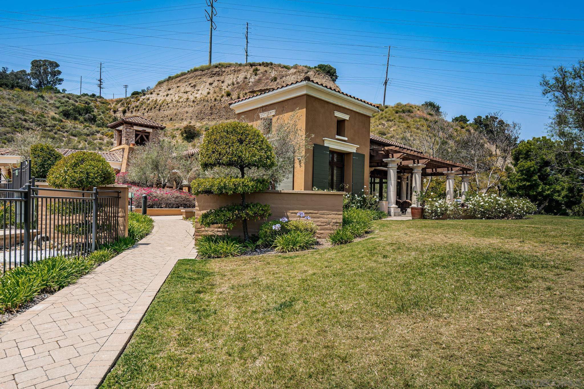 Detail Gallery Image 46 of 47 For 2556  Escala Circle, San Diego,  CA 92108 - 2 Beds | 2/1 Baths