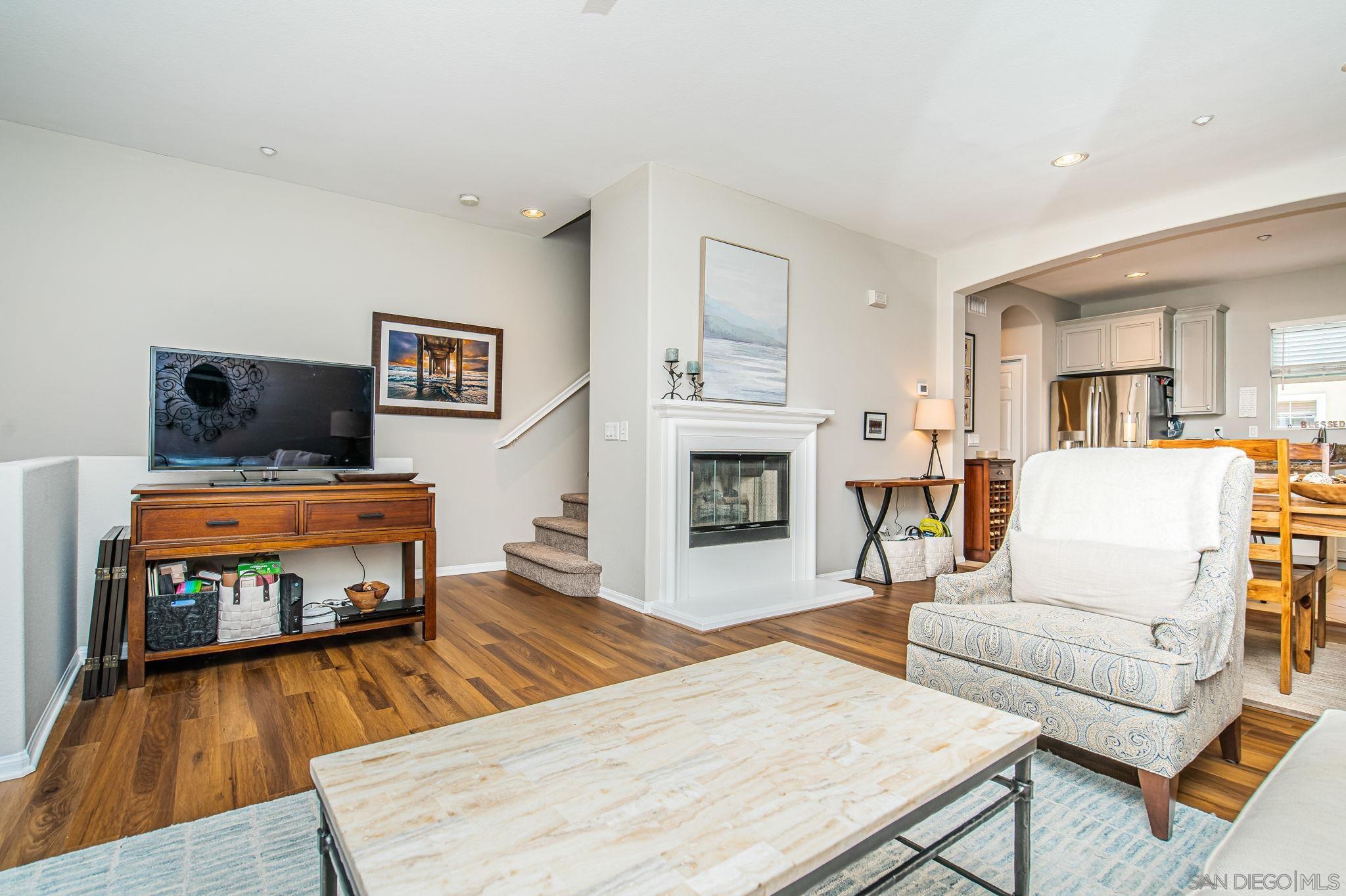 Detail Gallery Image 6 of 47 For 2556  Escala Circle, San Diego,  CA 92108 - 2 Beds | 2/1 Baths